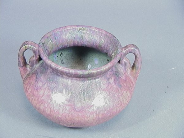 ROSEVILLE CARNELIAN 2 Handled Vase. Mottled rose: ROSEVILLE CARNELIAN 2 Handled Vase. Mottled rose to purple glaze. Unmk'd. Dimensions: H: 5.25 inches: W: 8.5 inches: D: 7.5 inches Condition (General) Please contact us with specific questions about c