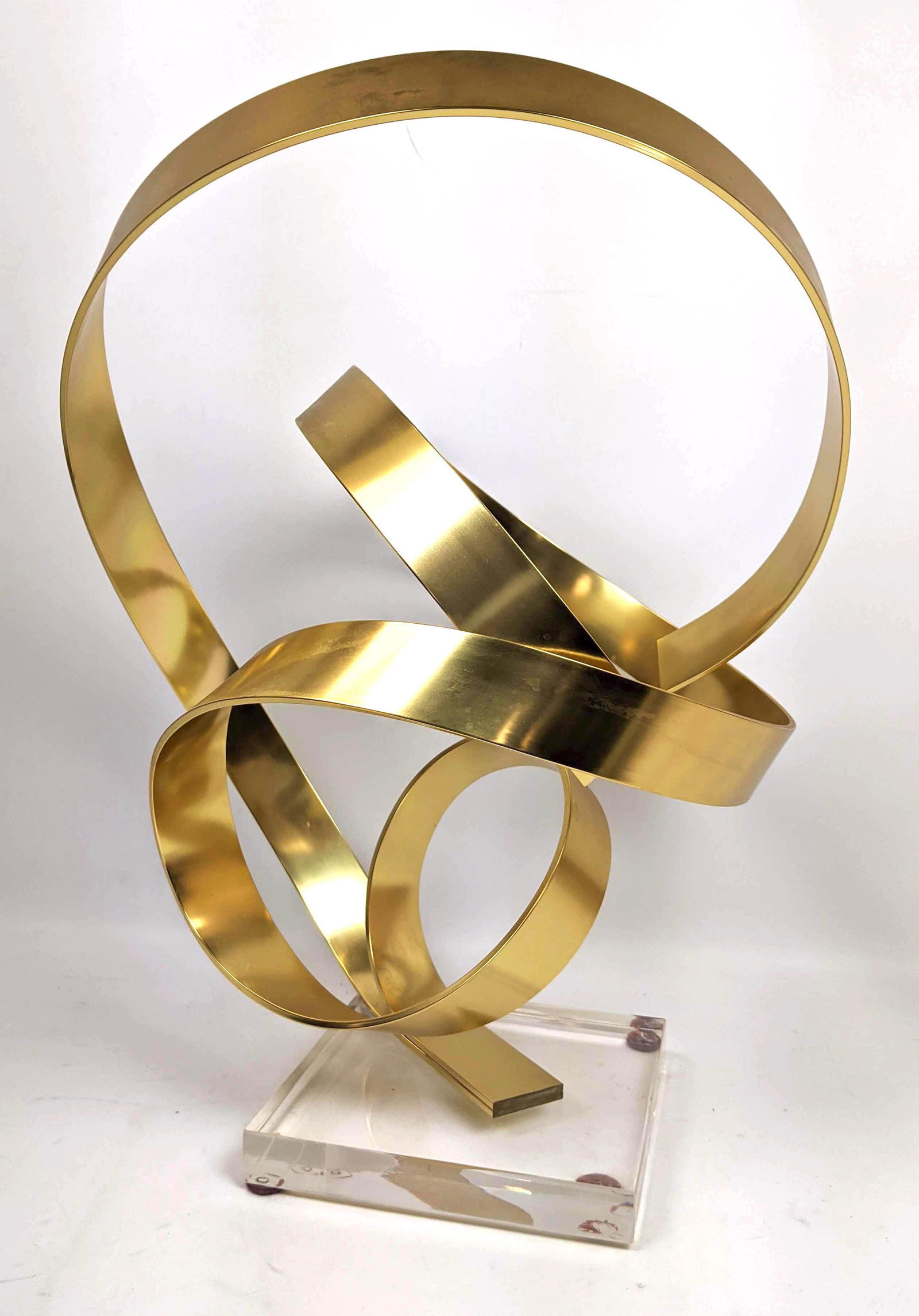 DAN MURPHY  Ribbon Sculpture. Aluminum and Lucite. Unsi (1 of 10)