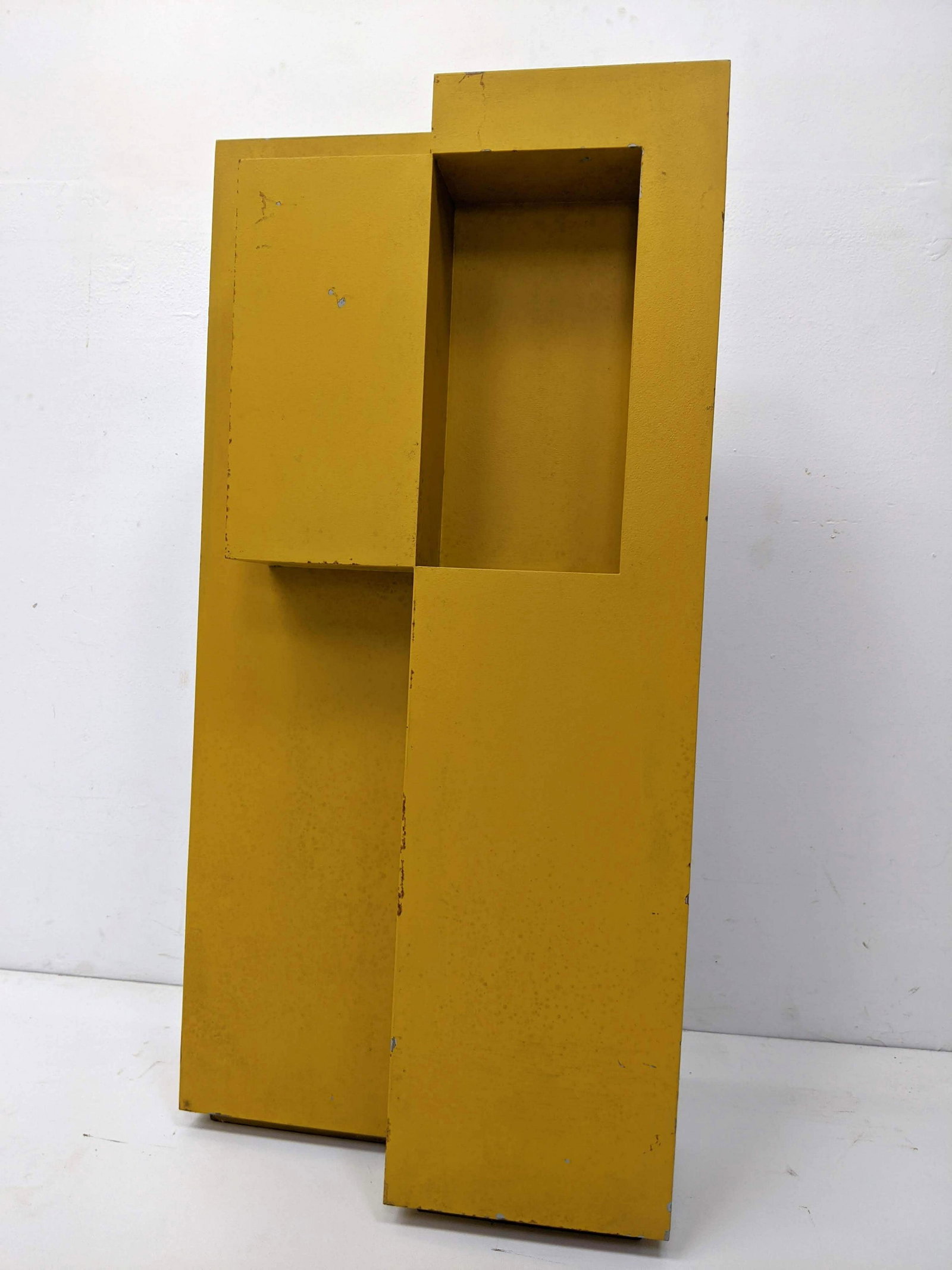 GERALD DiGIUSTO In Out 1972 Painted Steel Sculpture. IN: GERALD DiGIUSTO In Out 1972 Painted Steel Sculpture. IN OUT. Unsigned.-- Dimensions: H: 43 inches: W: 21 inches: D: 14 inches ---