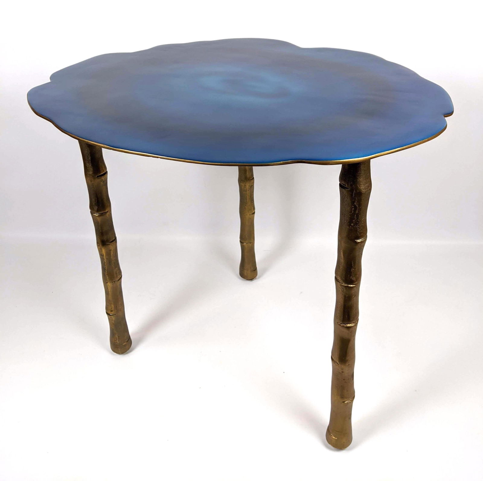 MATTHEW WILLIAMSON Decorator Side Table. Enamel painted (1 of 9)