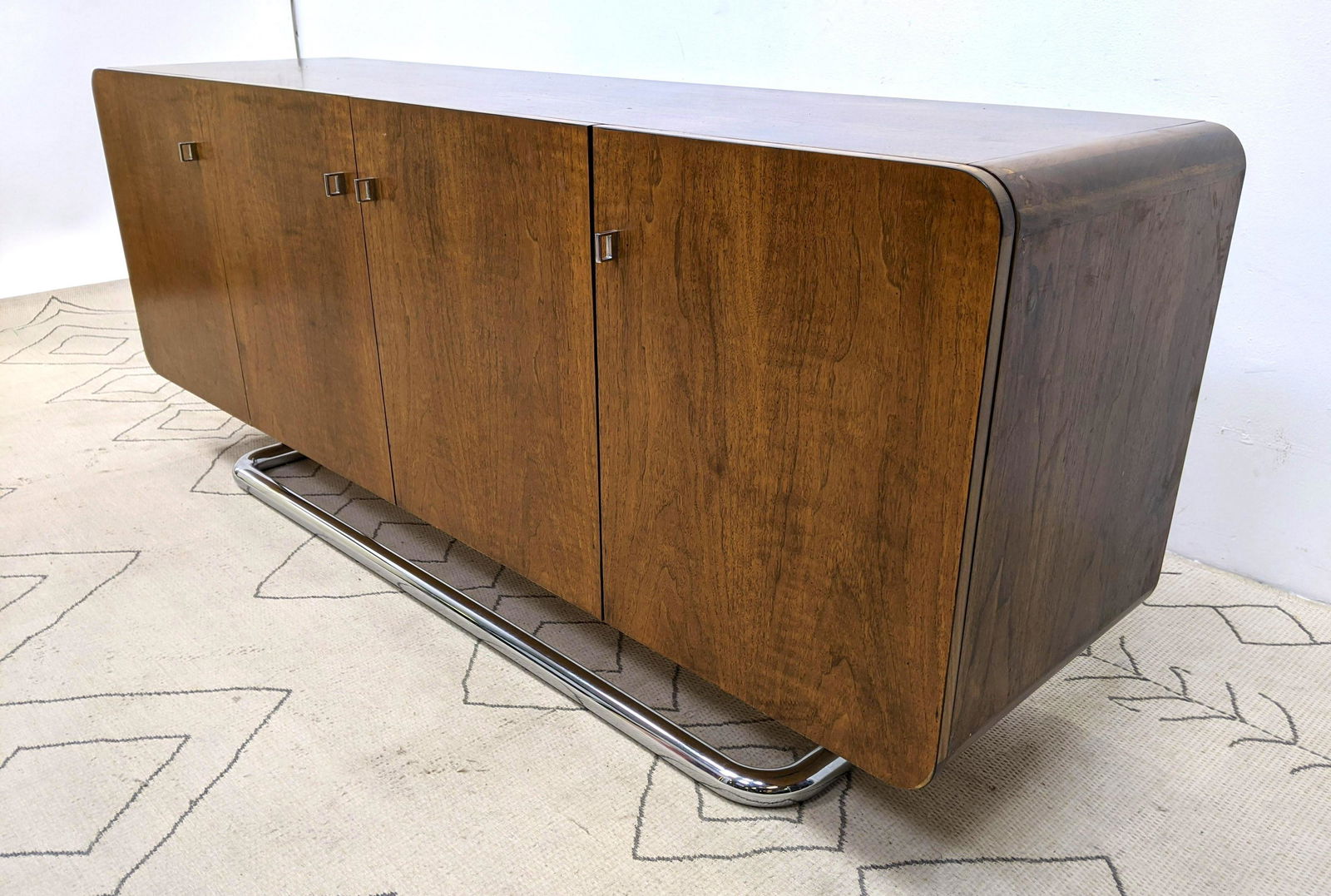 FOUNDERS Mid Century Modern Walnut Credenza Sideboard. (1 of 14)