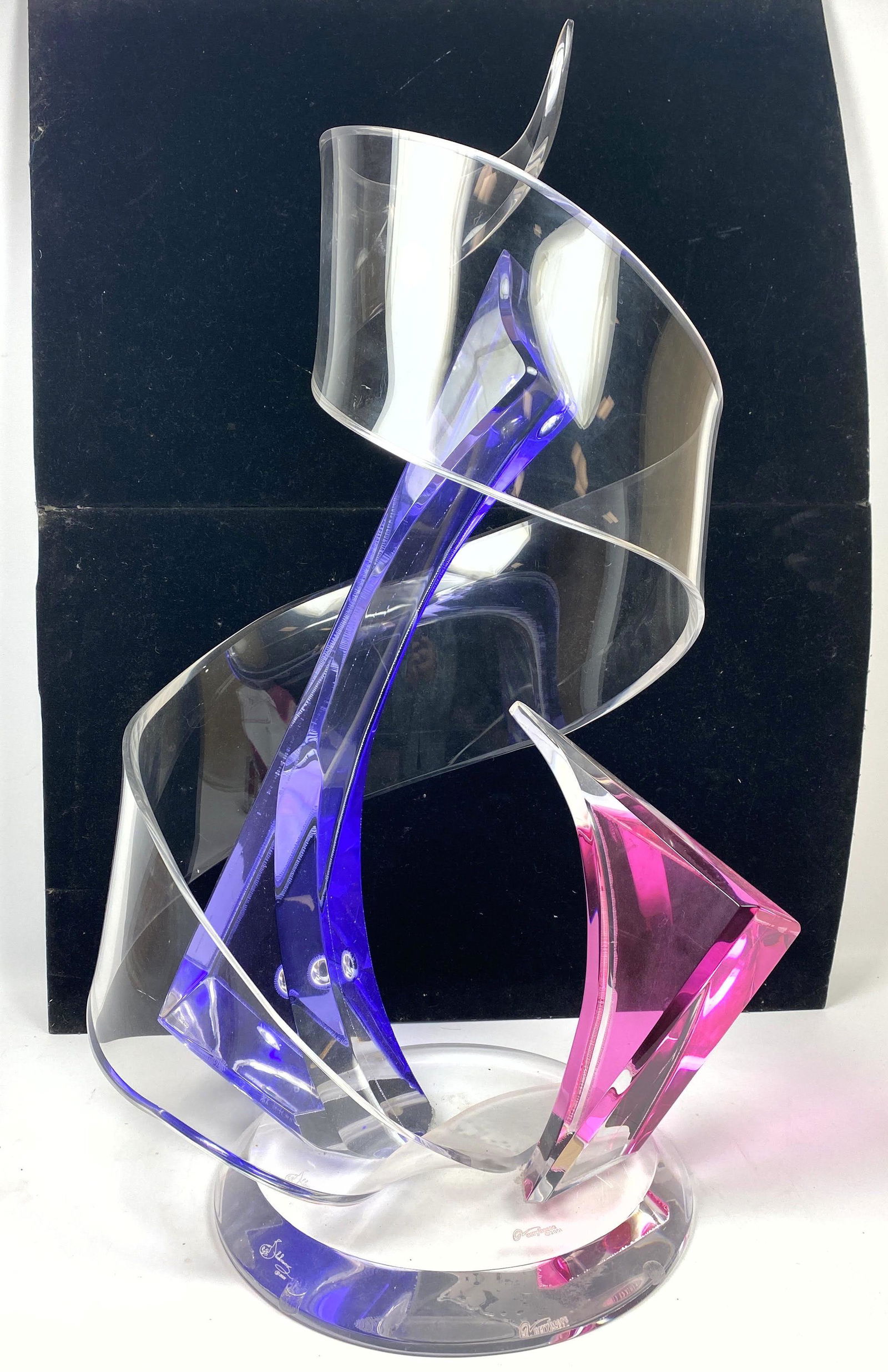 ACRYLICORE Modernist Colored Lucite Acrylic Sculpture. (1 of 11)
