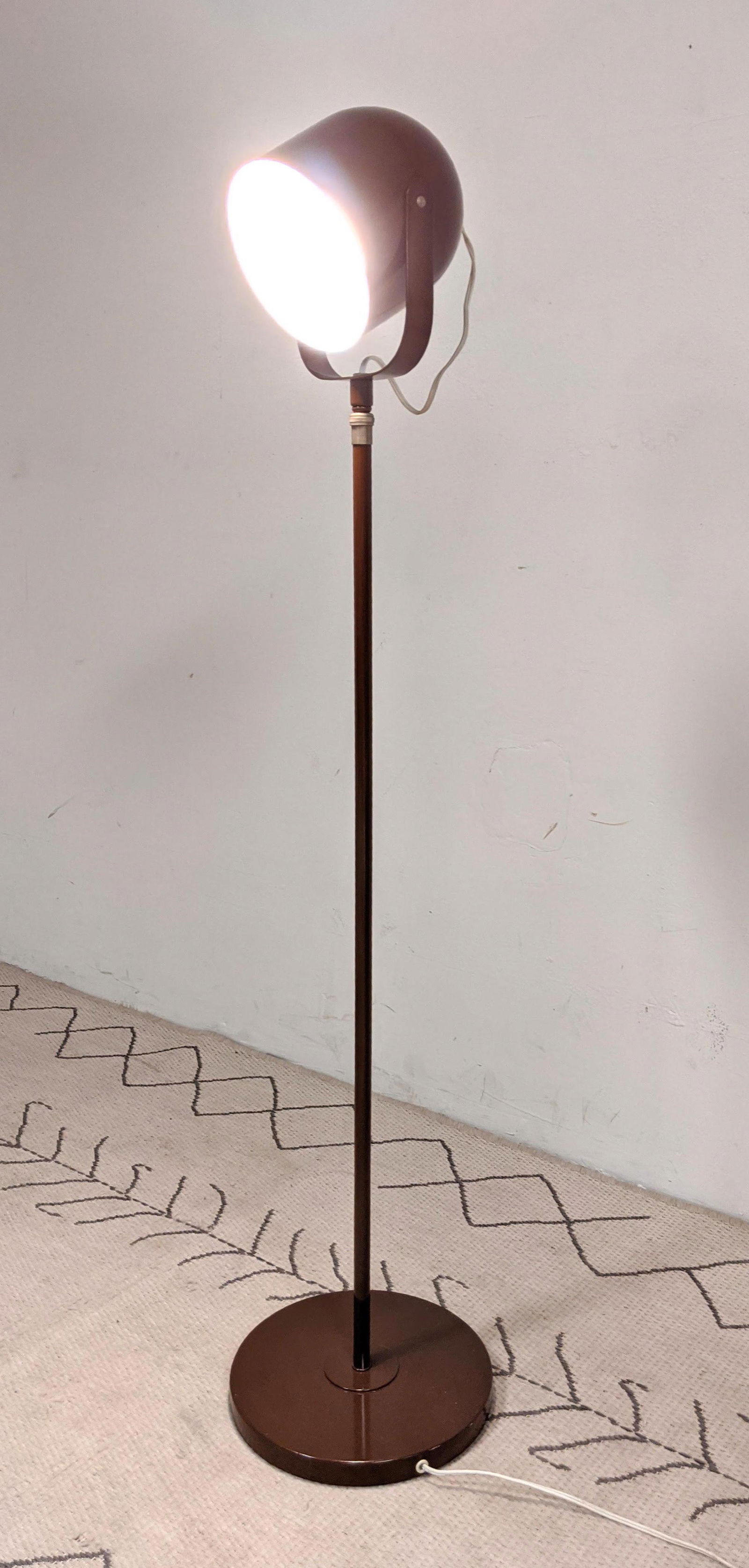 Mid Century Modern  Spot Floor Lamp.  Brown enamel pain (1 of 9)