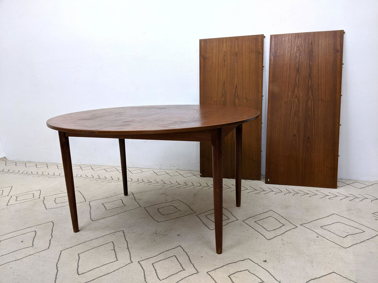 Danish Modern Teak Dining Table. Round top on tapered l (1 of 16)