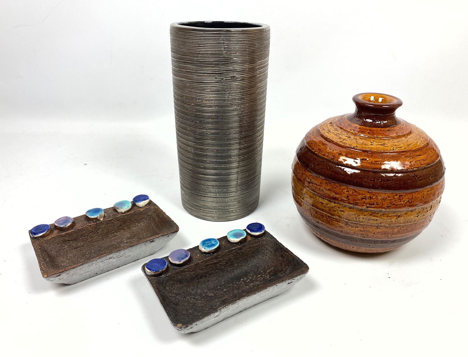 4 pc Bitossi Italian Pottery group Vases and small dish: 4 pc Bitossi Italian Pottery group Vases and small dishes.-- Dimensions: H: 8.5 inches: W: 4 inches: D: 4 inches ---