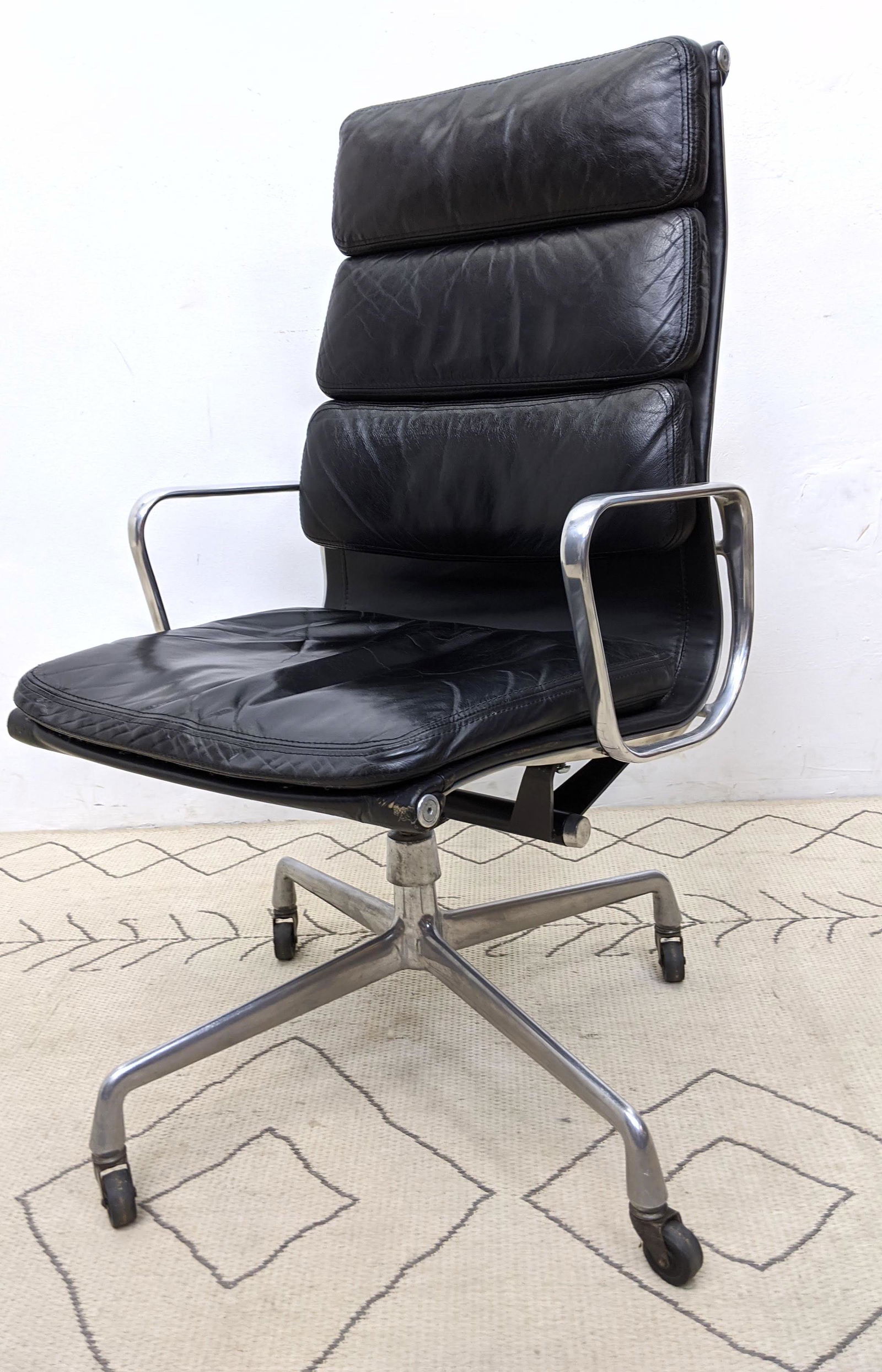 Herman Miller EAMES Soft pad black leather office chair (1 of 15)