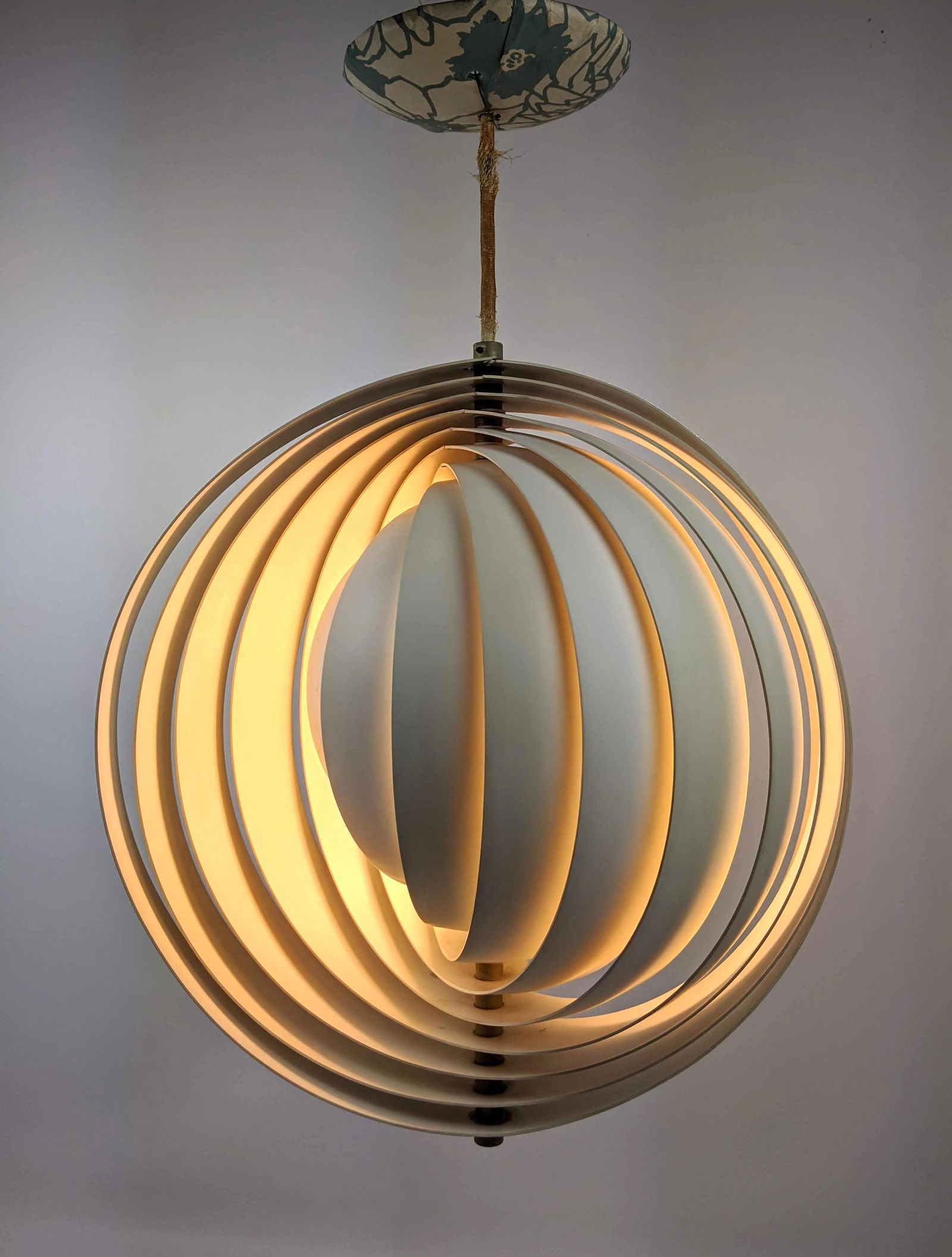VERNER PANTON Hanging Pendant Moon Lamp.  Chandelier. (1 of 20)