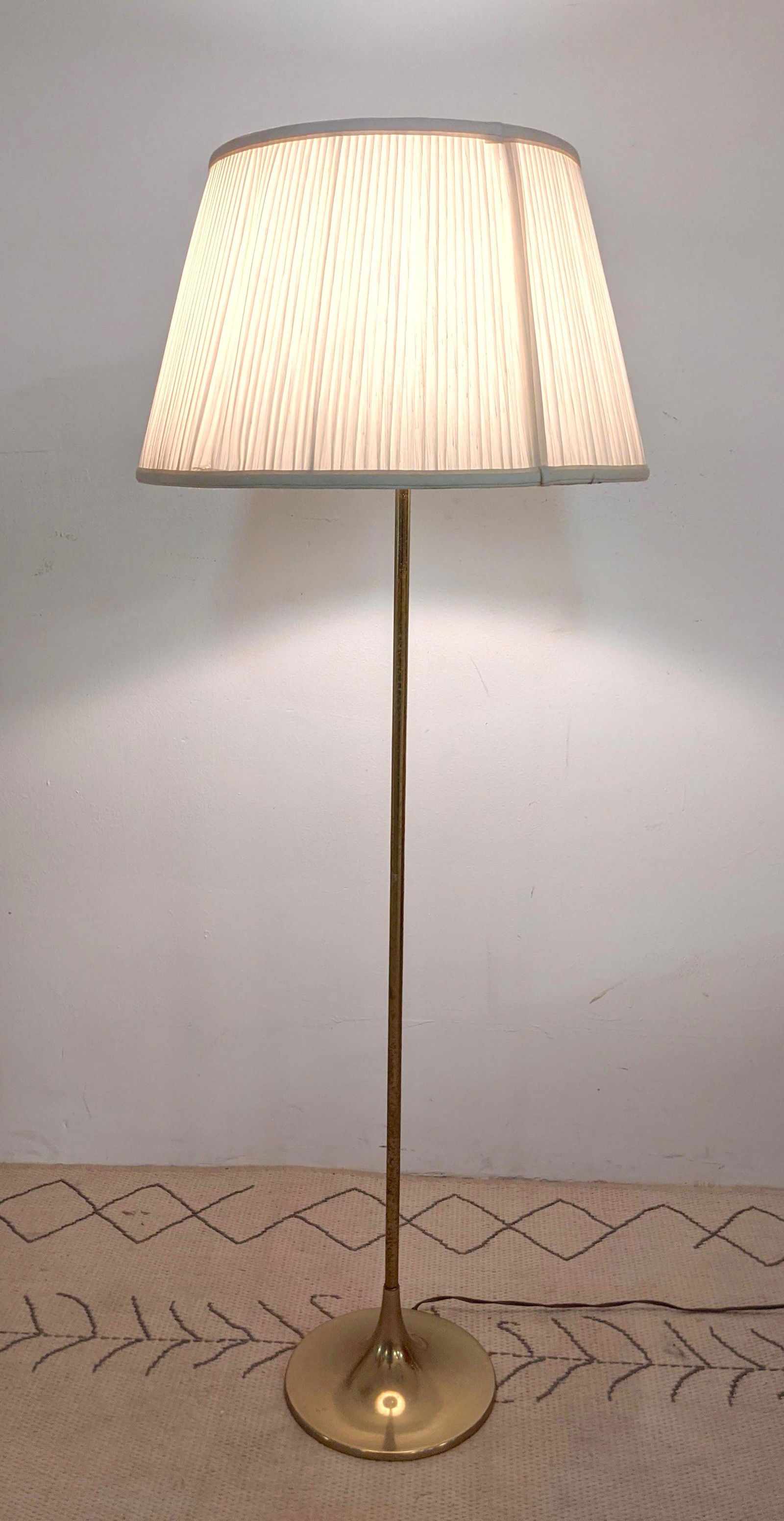 Brasstone Swing Arm Lamp.  Tulip base. (1 of 11)