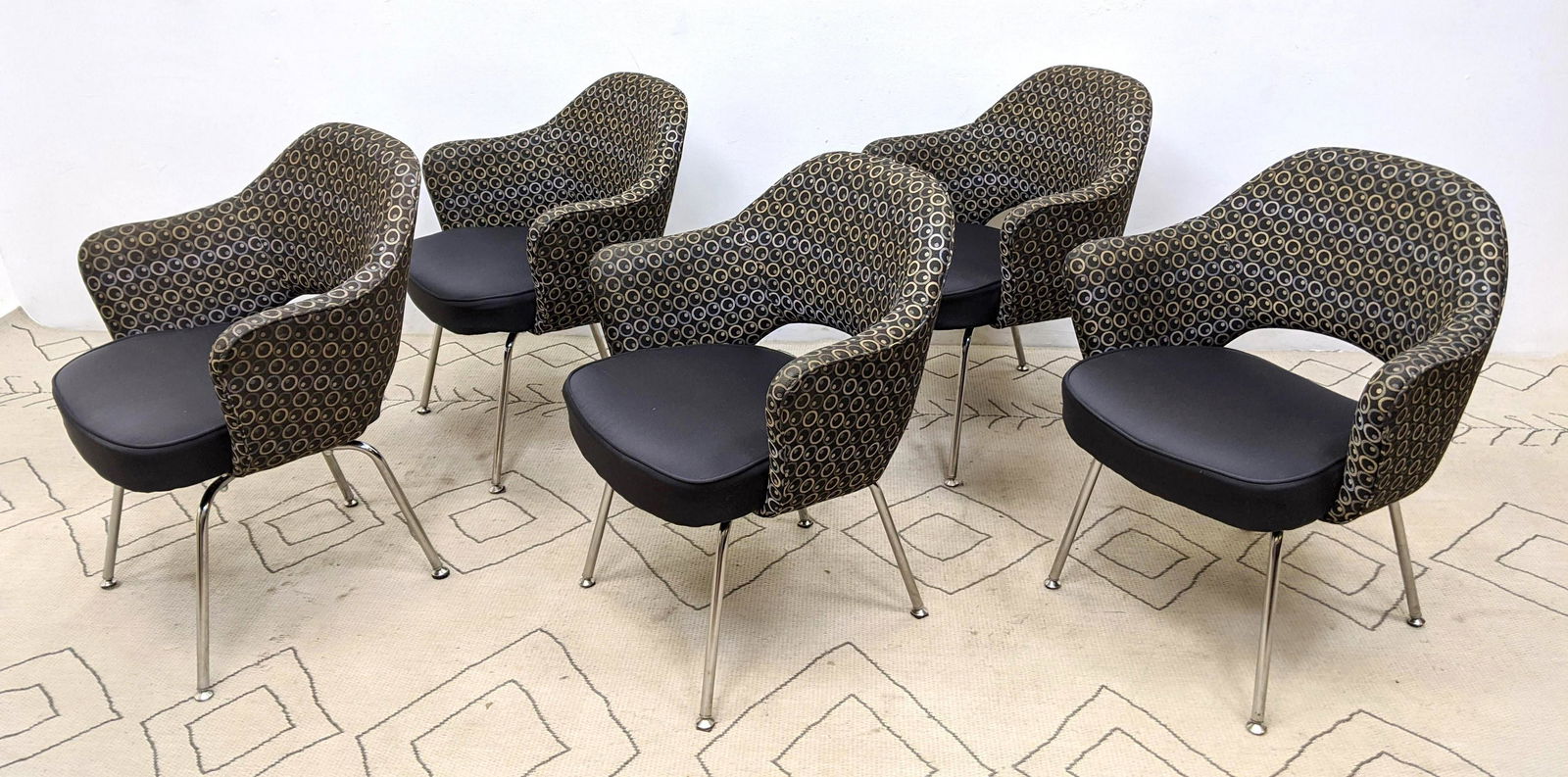 Set 5pc Eero Saarinen for KNOLL INC Chairs. Executive A (1 of 11)