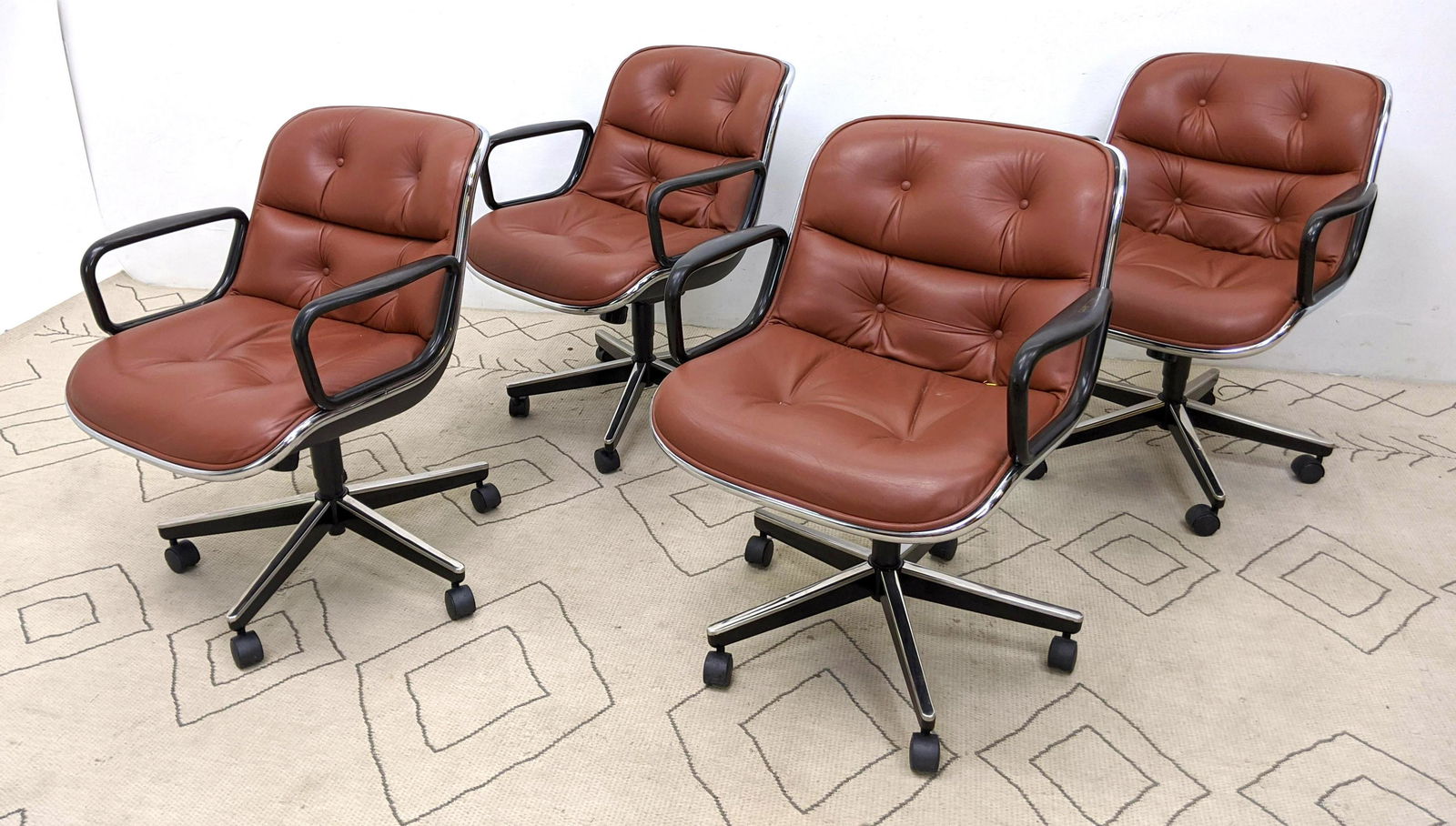 Set 4 Charles Pollock for Knoll Executive Armchairs. (1 of 13)