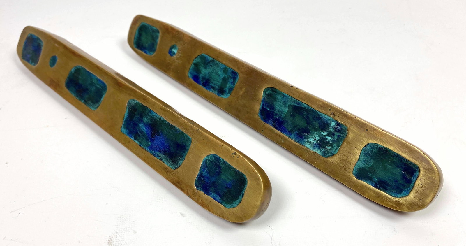 Pair Stamped MENDOZA Hecho en Mexico Door handles. Bron: Pair Stamped MENDOZA Hecho en Mexico Door handles. Bronze.-- Dimensions: H: 11.5 inches: W: 1.5 inches ---