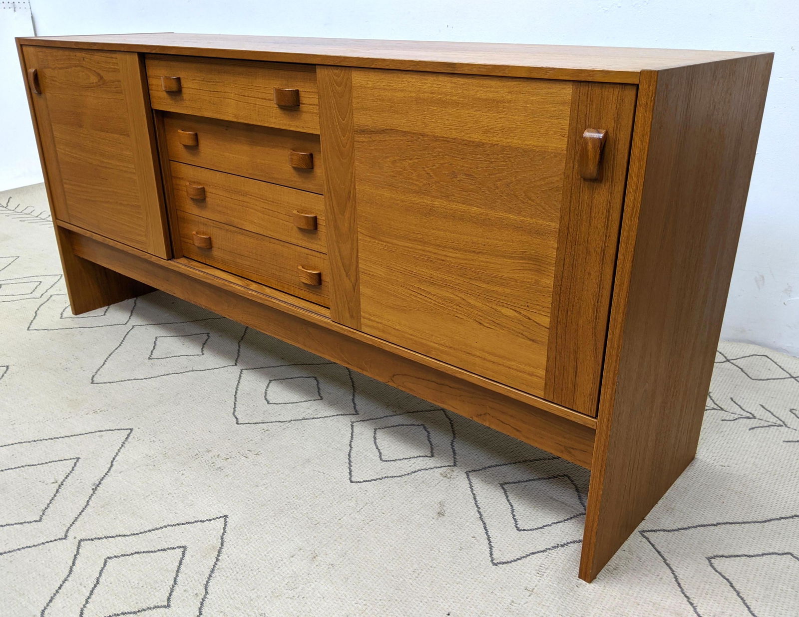 Danish Modern Teak Credenza Sideboard Cabinet. DOMINO M (1 of 15)