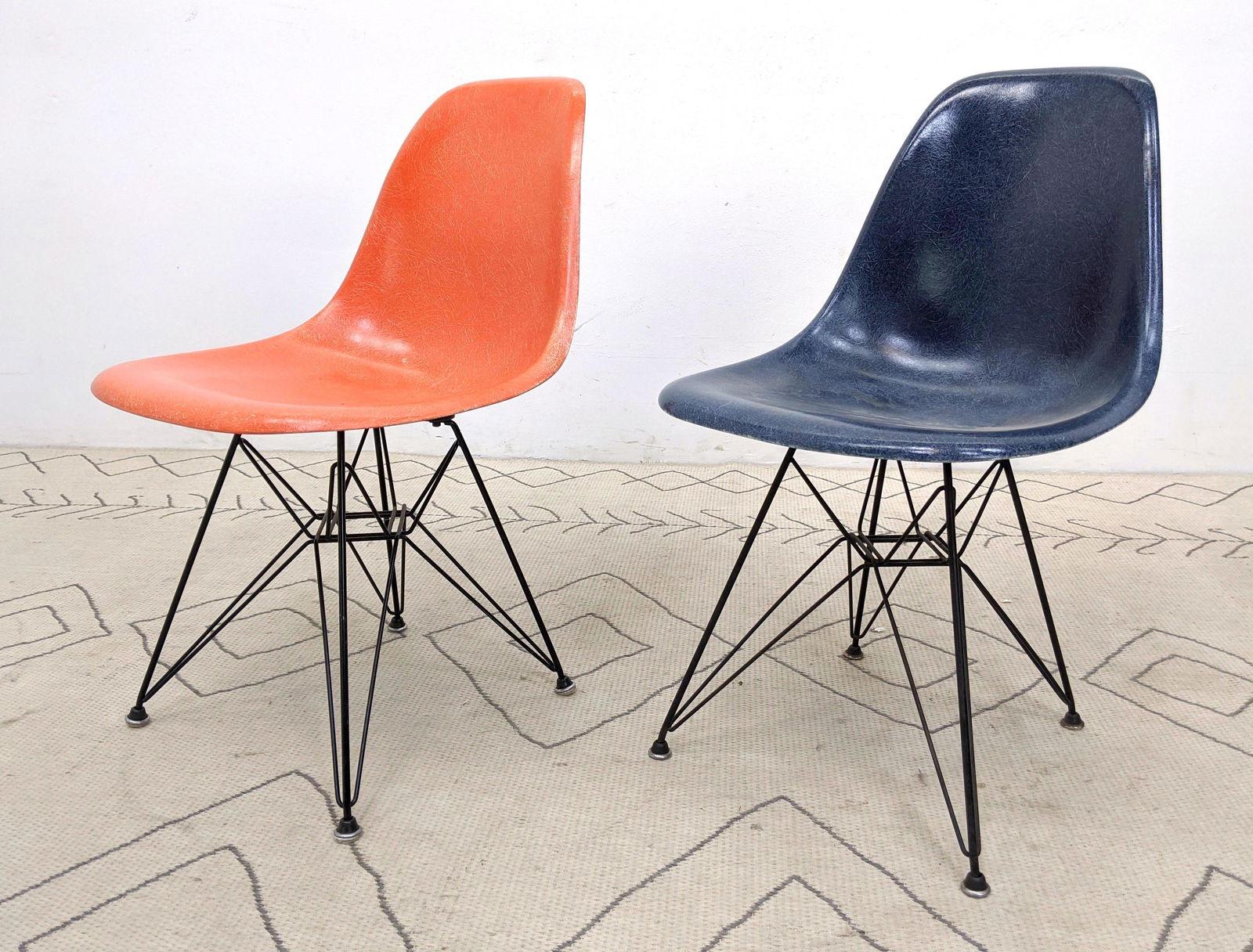 2pcs EAMES Herman Miller Fiberglass Shell Chairs with E (1 of 7)