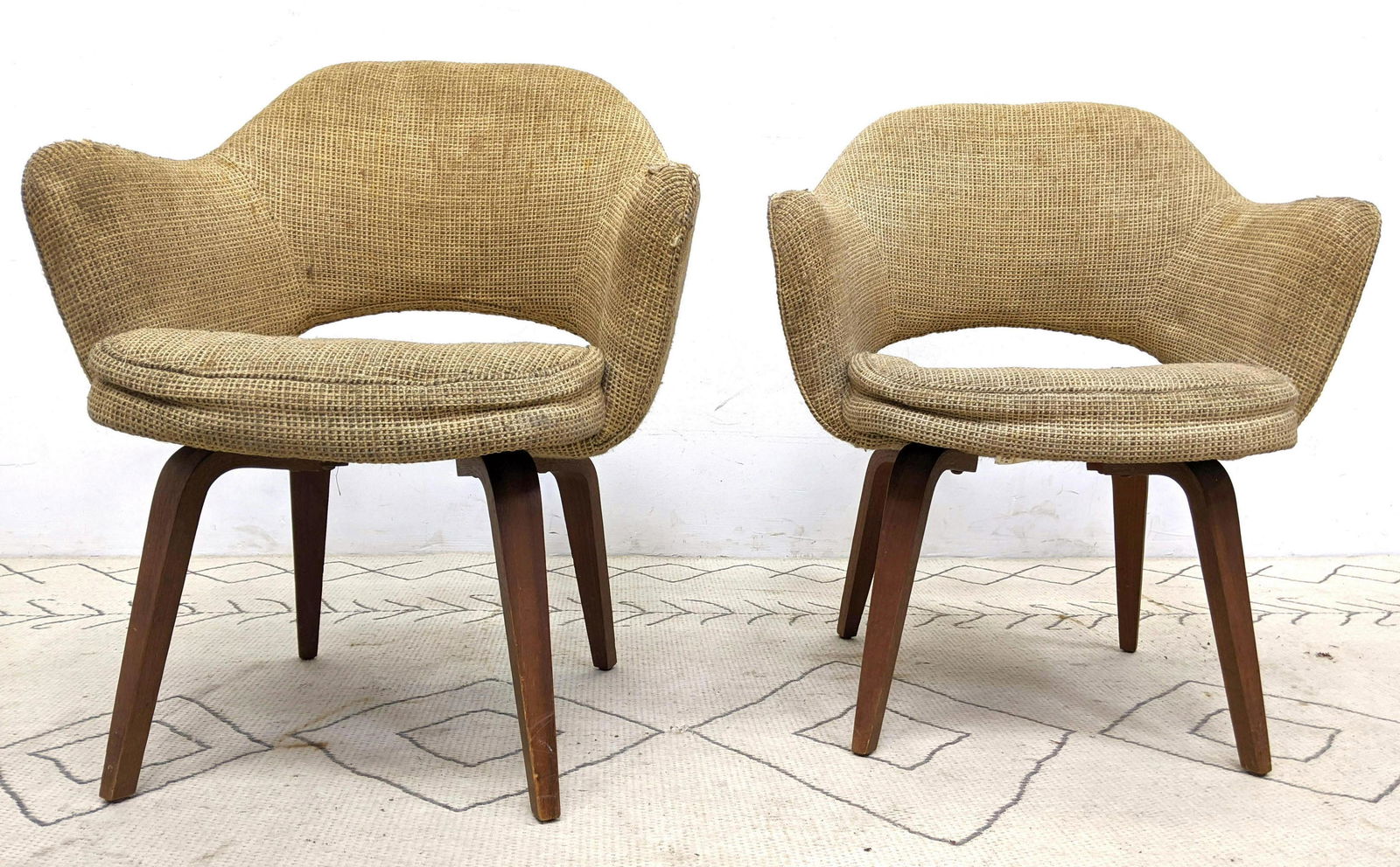 Pr EERO SAARINEN for KNOLL Arm Chairs. (1 of 11)