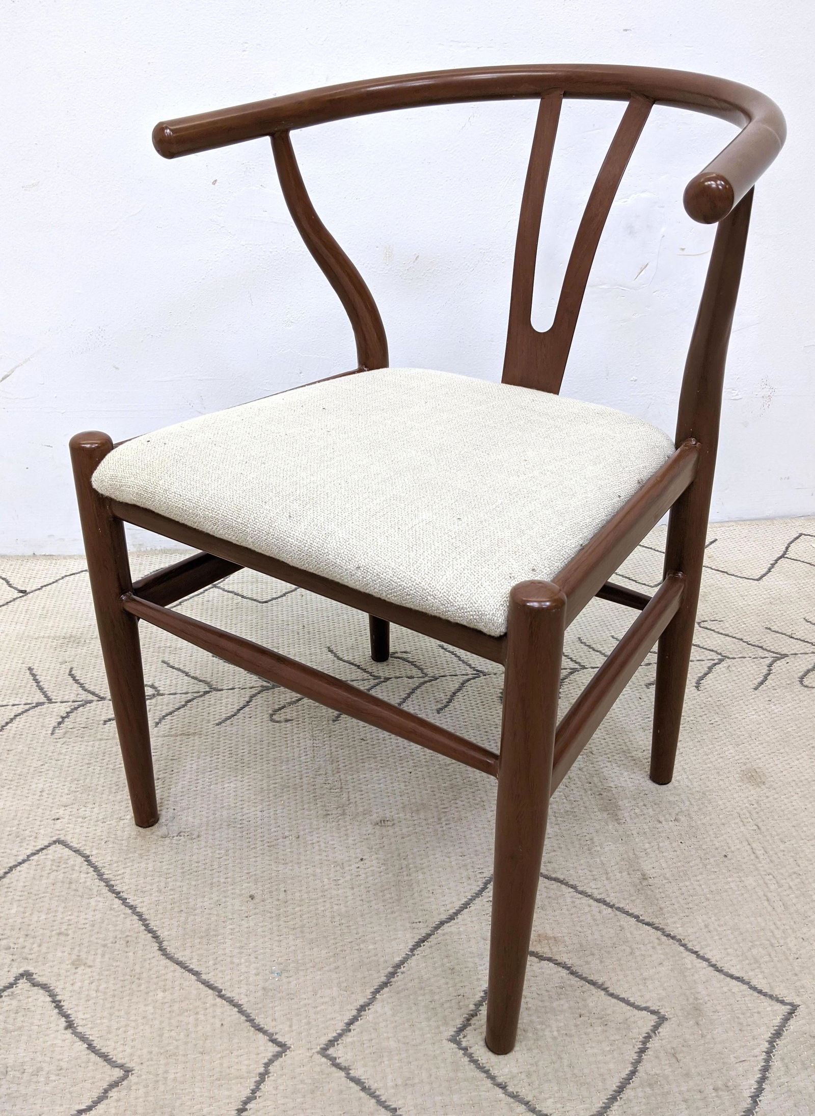 Contemporary Wegner Style Wishbone Metal Chair. (1 of 11)