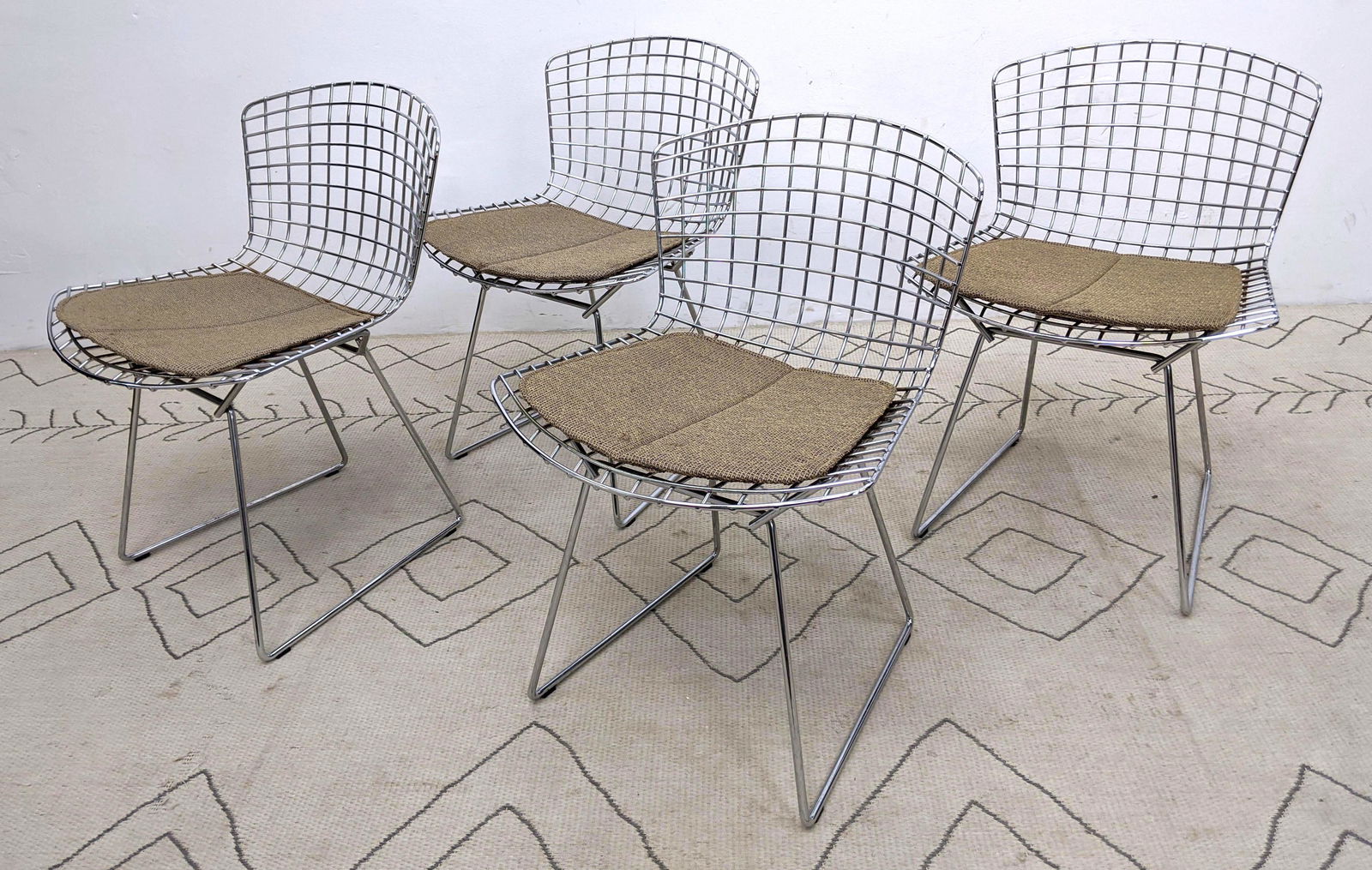 Set 4 HARRY BERTOIA Metal Grid Modernist Chairs. Knoll: Set 4 HARRY BERTOIA Metal Grid Modernist Chairs. Knoll Label. -- Dimensions: H: 29 inches: W: 19 inches: D: 22 inches ---