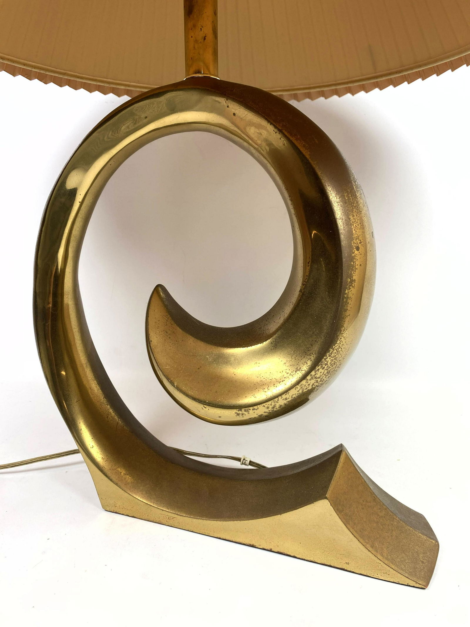 PIERRE CARDIN Brass Swoosh Modernist Table Lamp. (1 of 13)