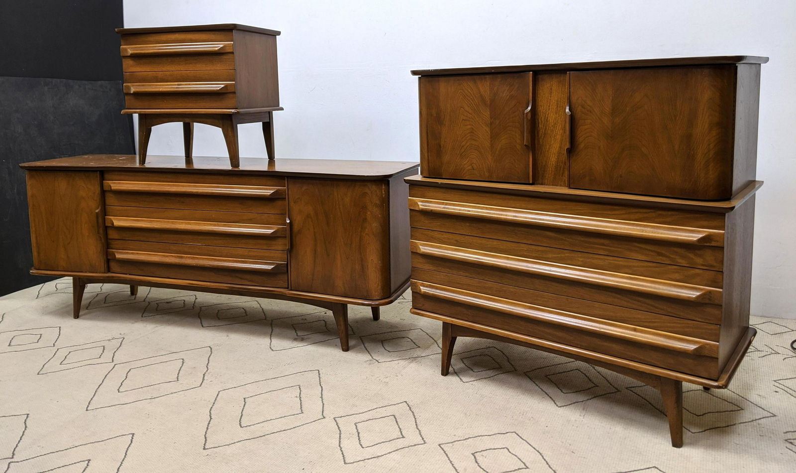 3pcs American Modern Bedroom Set. Tall Chest Low dresse (1 of 20)