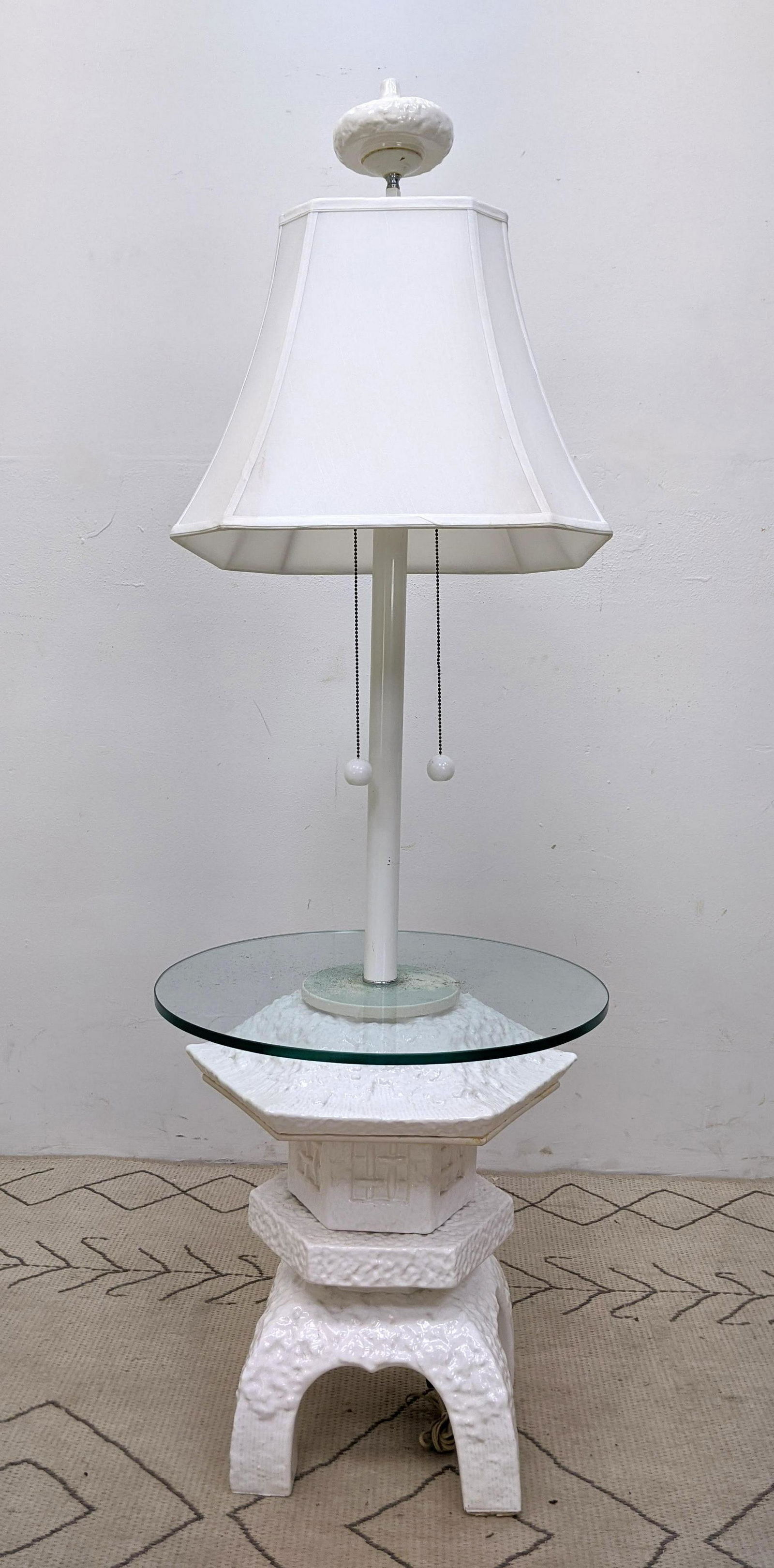 Decorator Asian Style Pottery and Glass Lamp Table. (1 of 12)