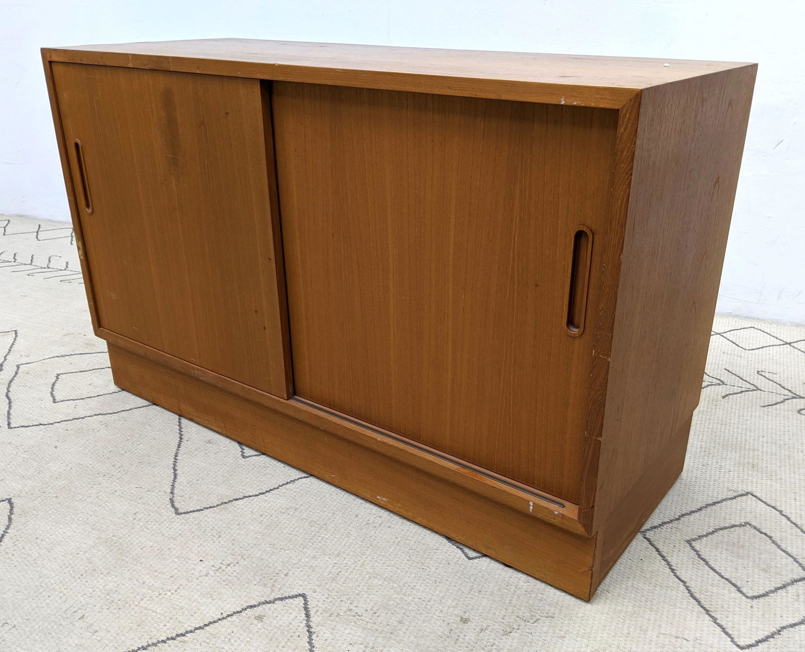 POUL HUNDEVAD Danish Modern Teak Cabinet. Two Sliding D (1 of 16)