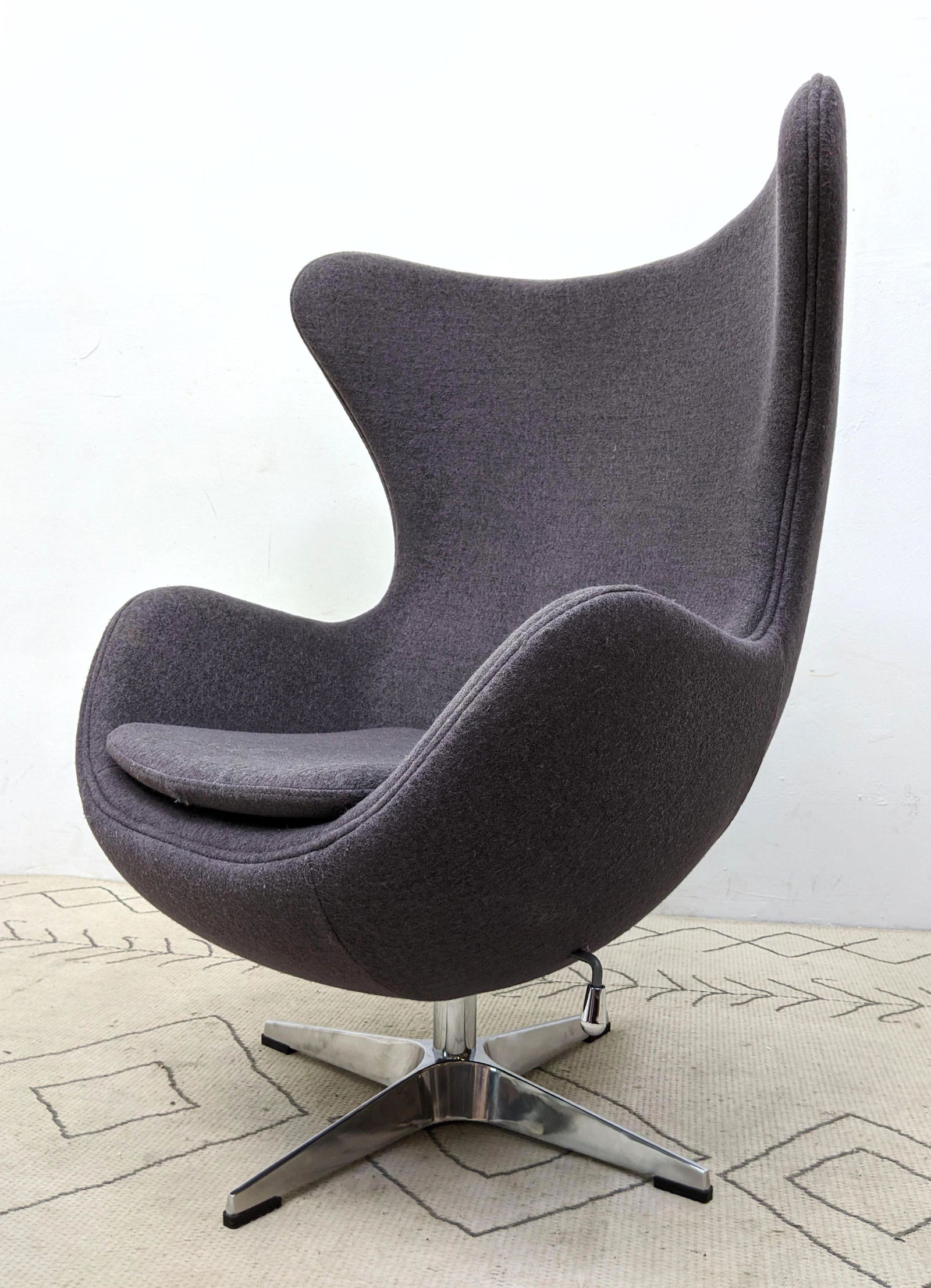 Contemporary Arne Jacobsen Style Egg Chair. (1 of 9)