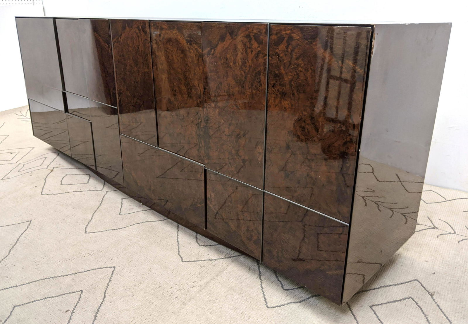 High Glass Lacquer Sideboard Credenza. Italian Style. (1 of 20)