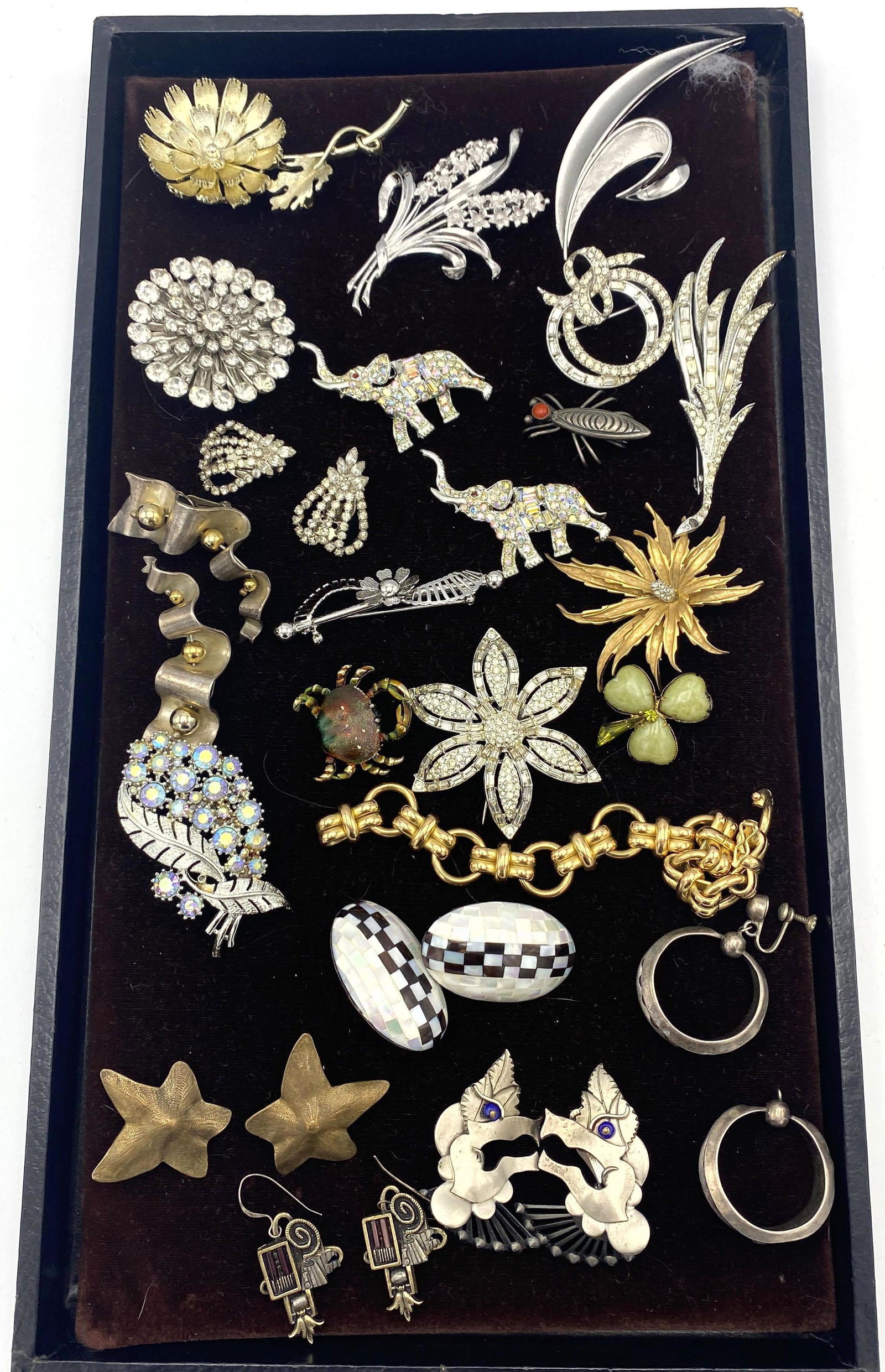 Mixed Costume jewelry lot. Pairs of earrings. Pins. (1 of 12)