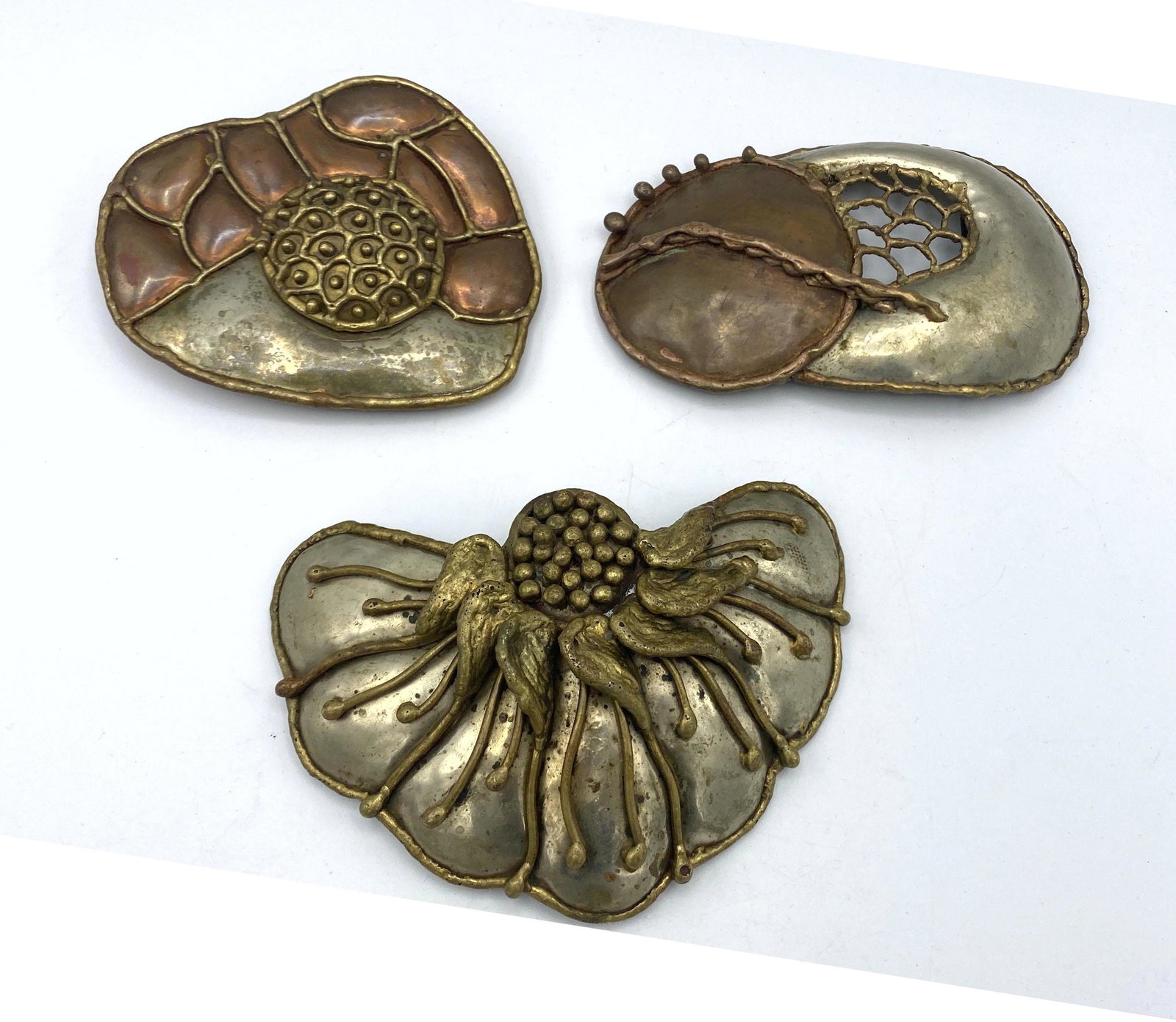 3pcs PAL KEPENYES Mixed Metal Belt Buckles. All Marked.: 3pcs PAL KEPENYES Mixed Metal Belt Buckles. All Marked.-- Dimensions: H: 5.25 inches: W: 4 inches: D: 1.5 inches --- US Shipping charge: $15 Plus insurance at a rate of $1 per hundred.
