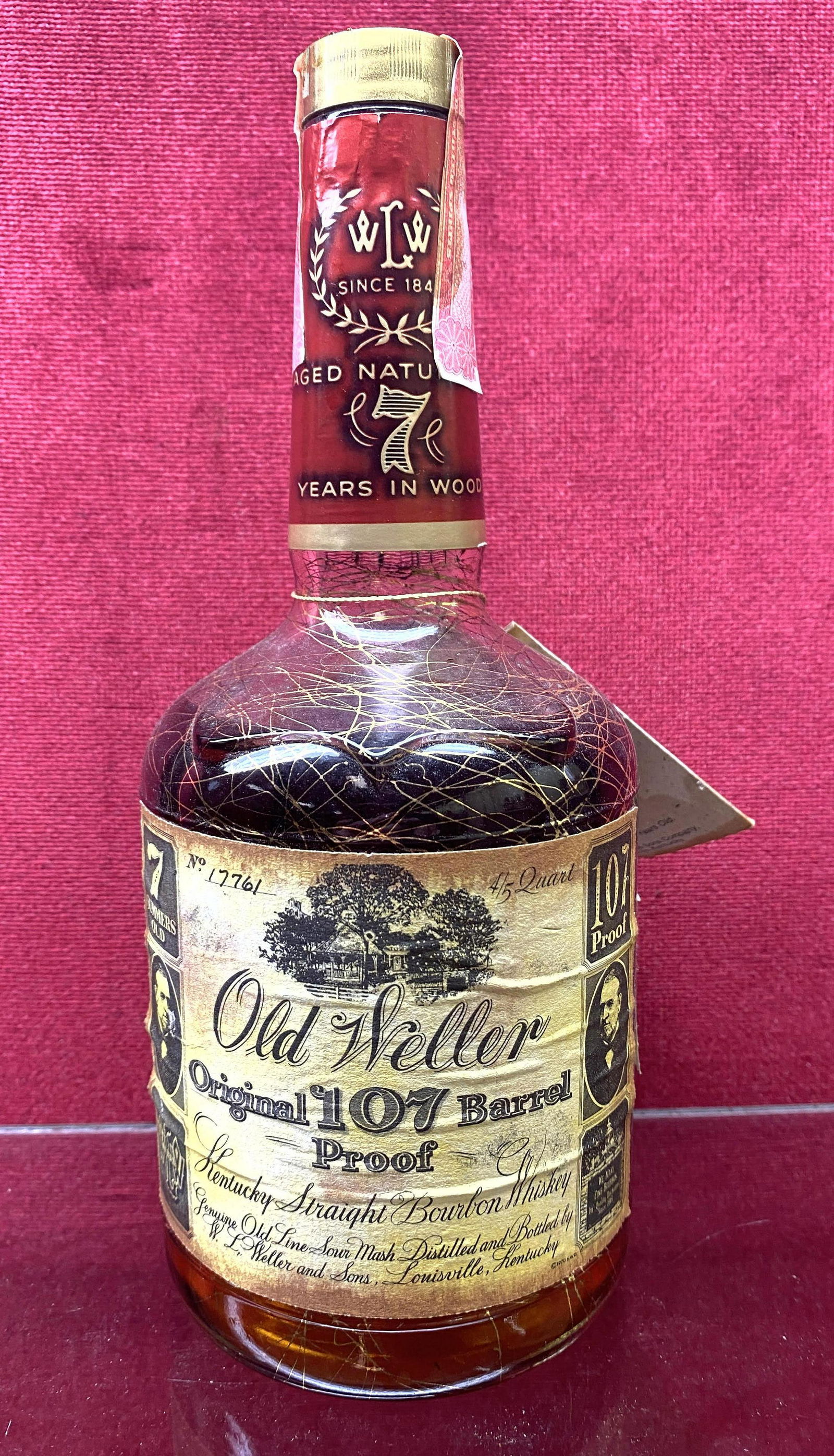 Old Weller No 17761 Kentucky Straight Bourbon Whiskey. (1 of 10)