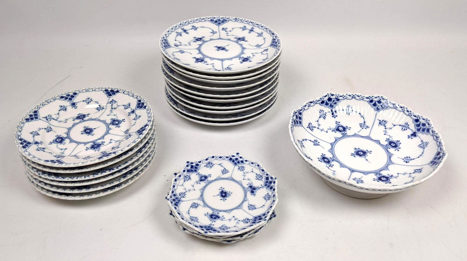 22pcs ROYAL COPENHAGEN Denmark China Dishes. Blue Flute (1 of 11)