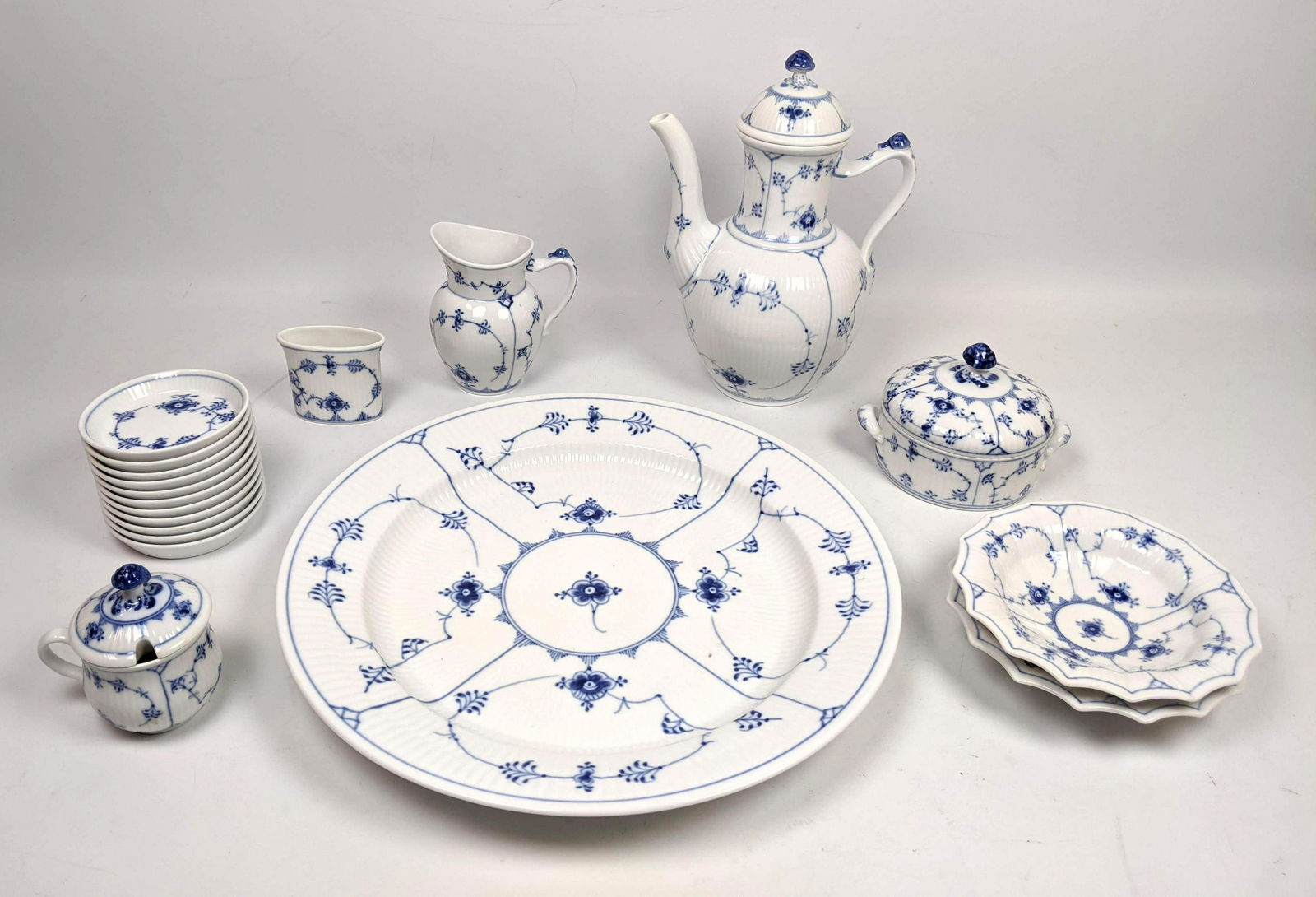 19pcs ROYAL COPENHAGEN Denmark China Set Serving Pieces (1 of 19)