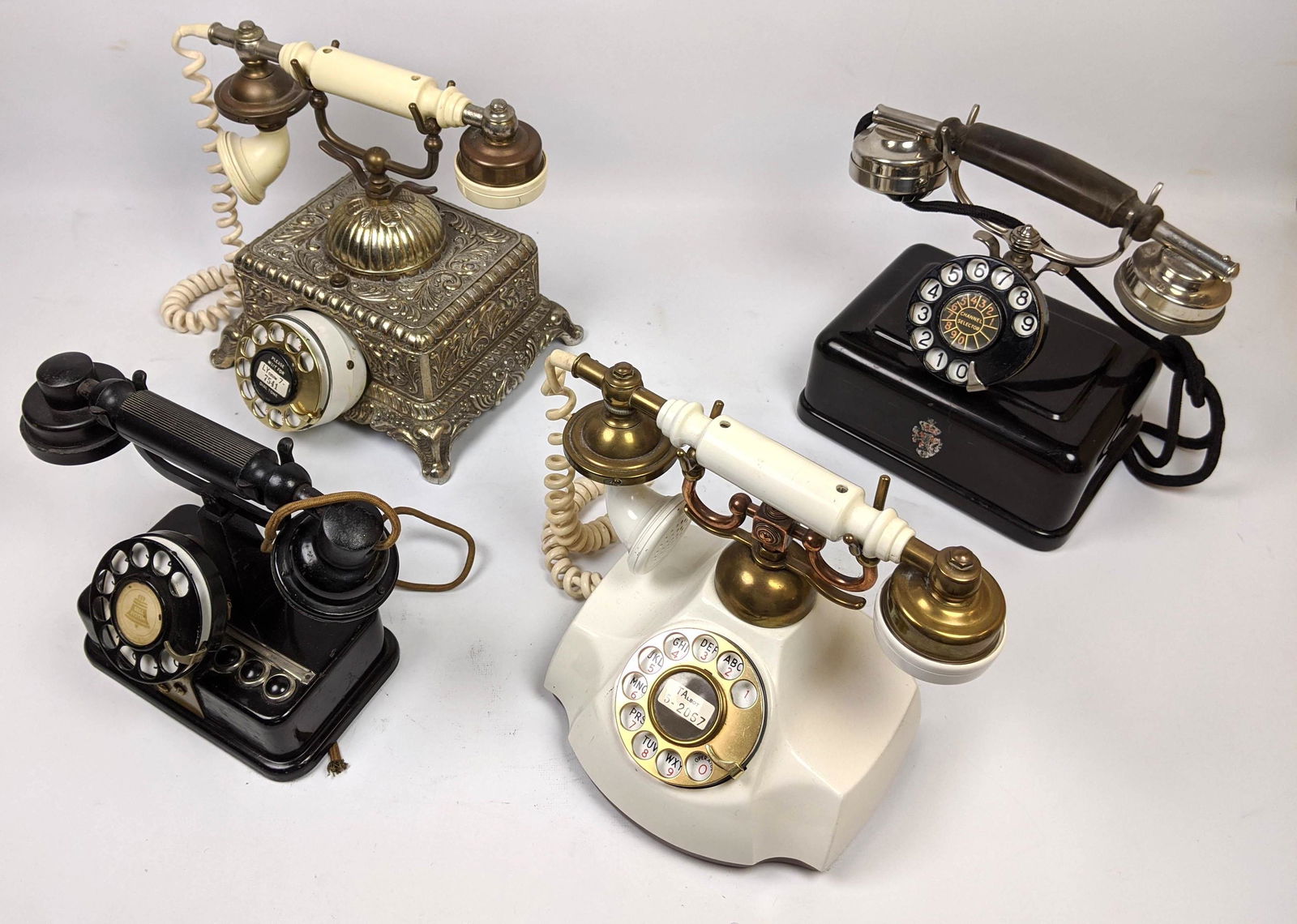 4 pcs Vintage Telephone Phones. Box bases. (1 of 20)