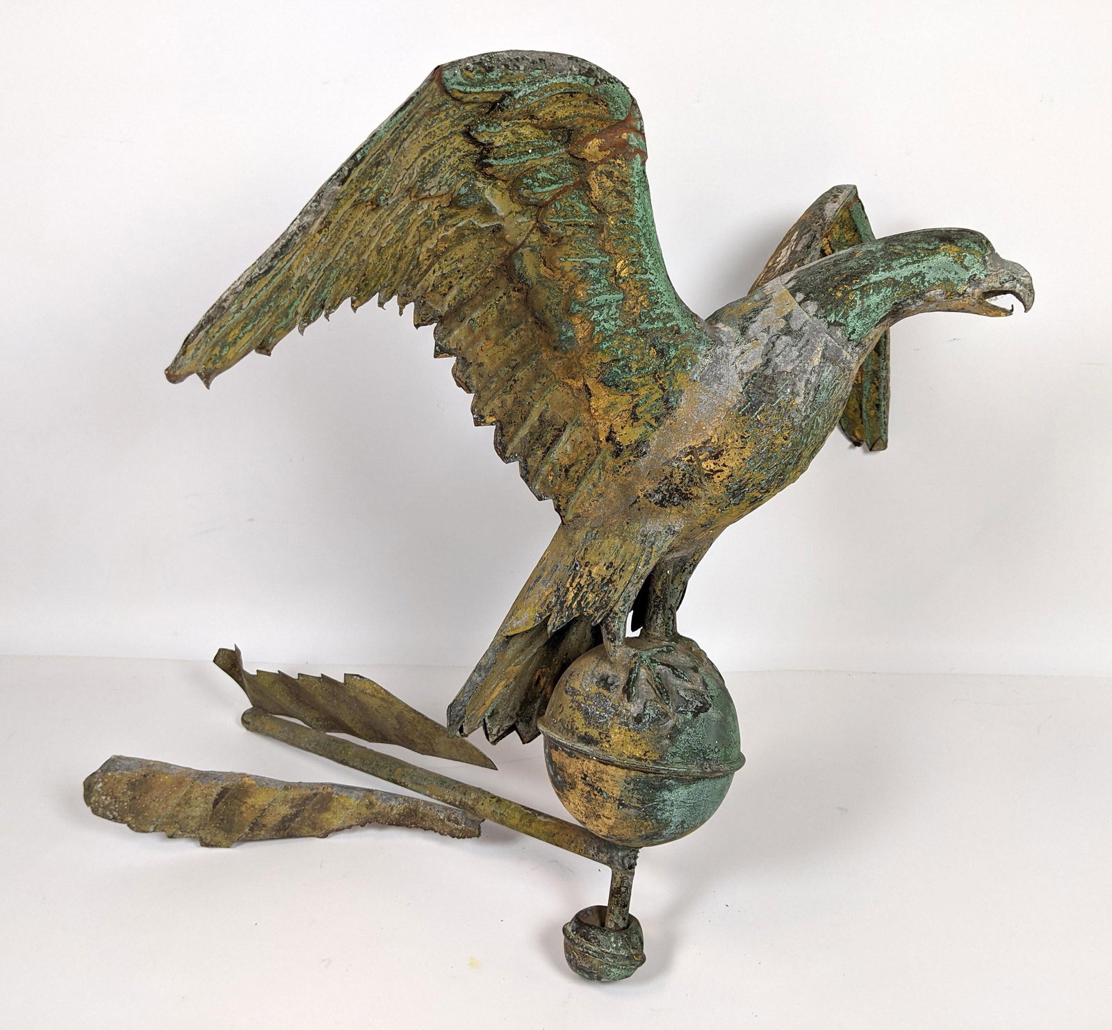 Hollow Body Eagle Weather Vane with Gilt Highlights. (1 of 16)