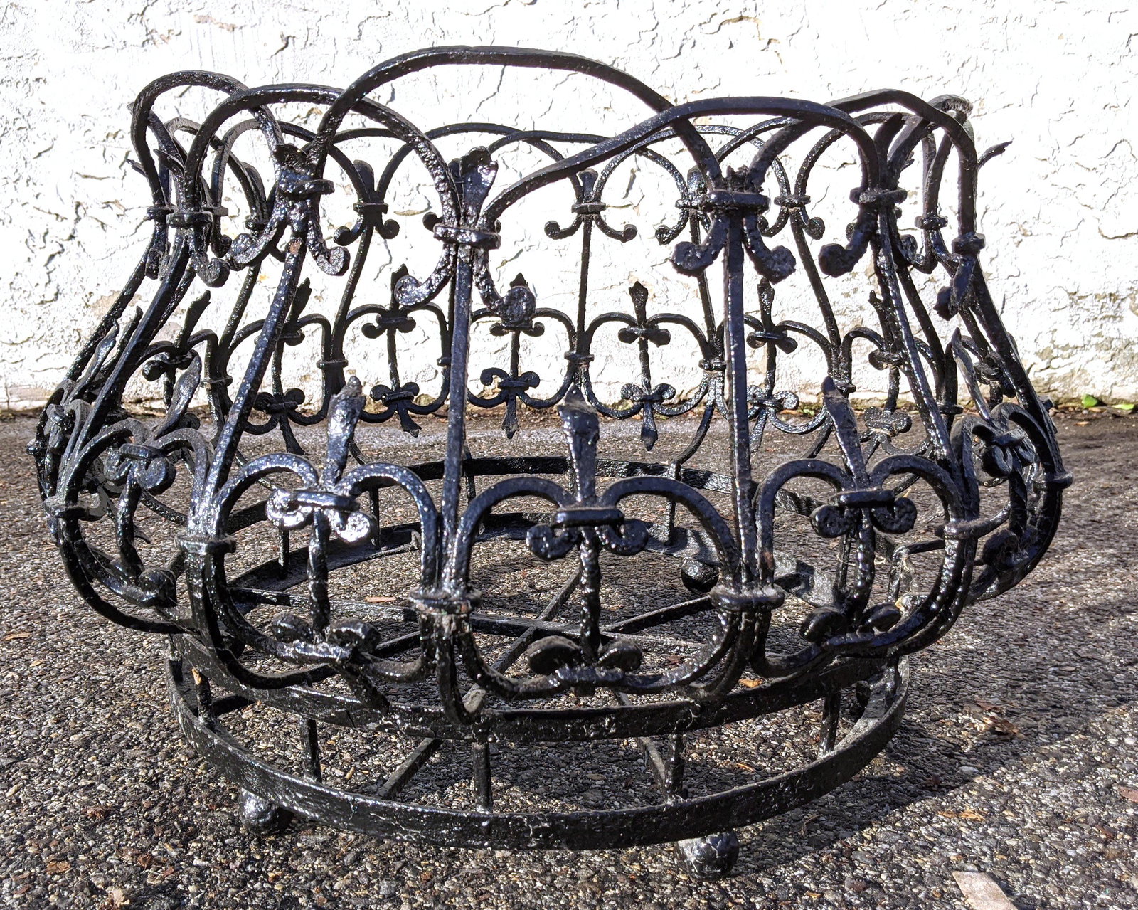 Fancy Wrought Iron Garden Planter Holder Stand. Bulbous (1 of 7)