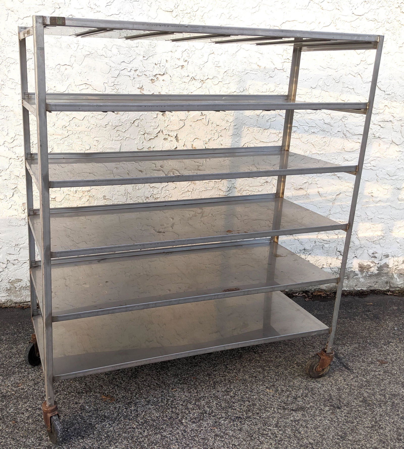 Large Industrial Rolling Cart Shelf Unit. (1 of 7)