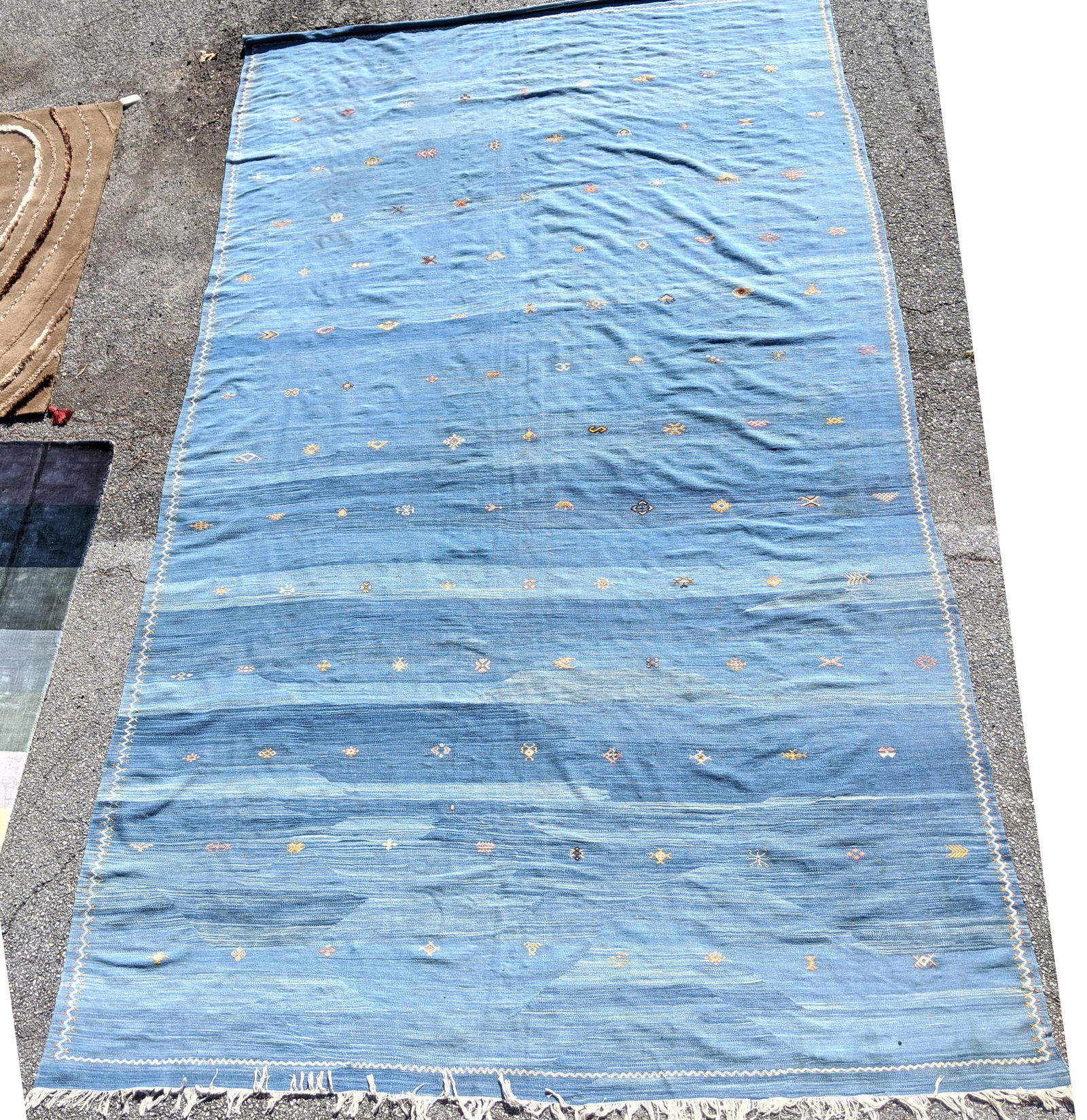 16'6x10' Blue Carpet with diamond pattern (1 of 12)