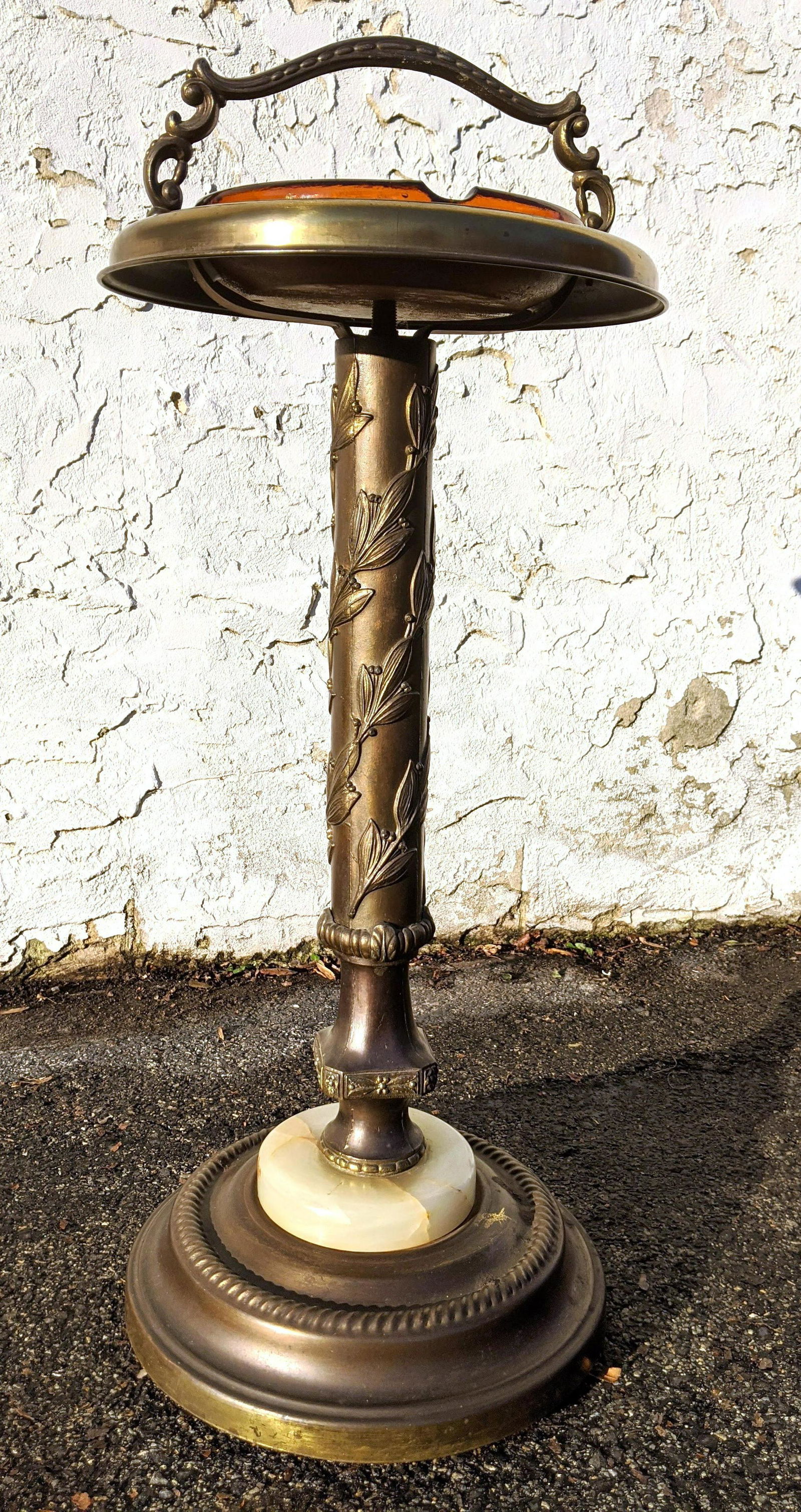 Vintage Smoking Ashtray Stand. (1 of 14)