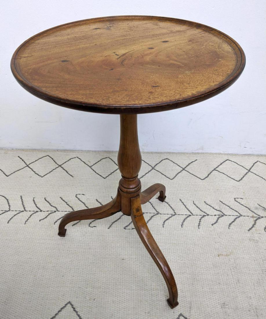 Small Antique Pie Crust Candlestand Table. (1 of 9)