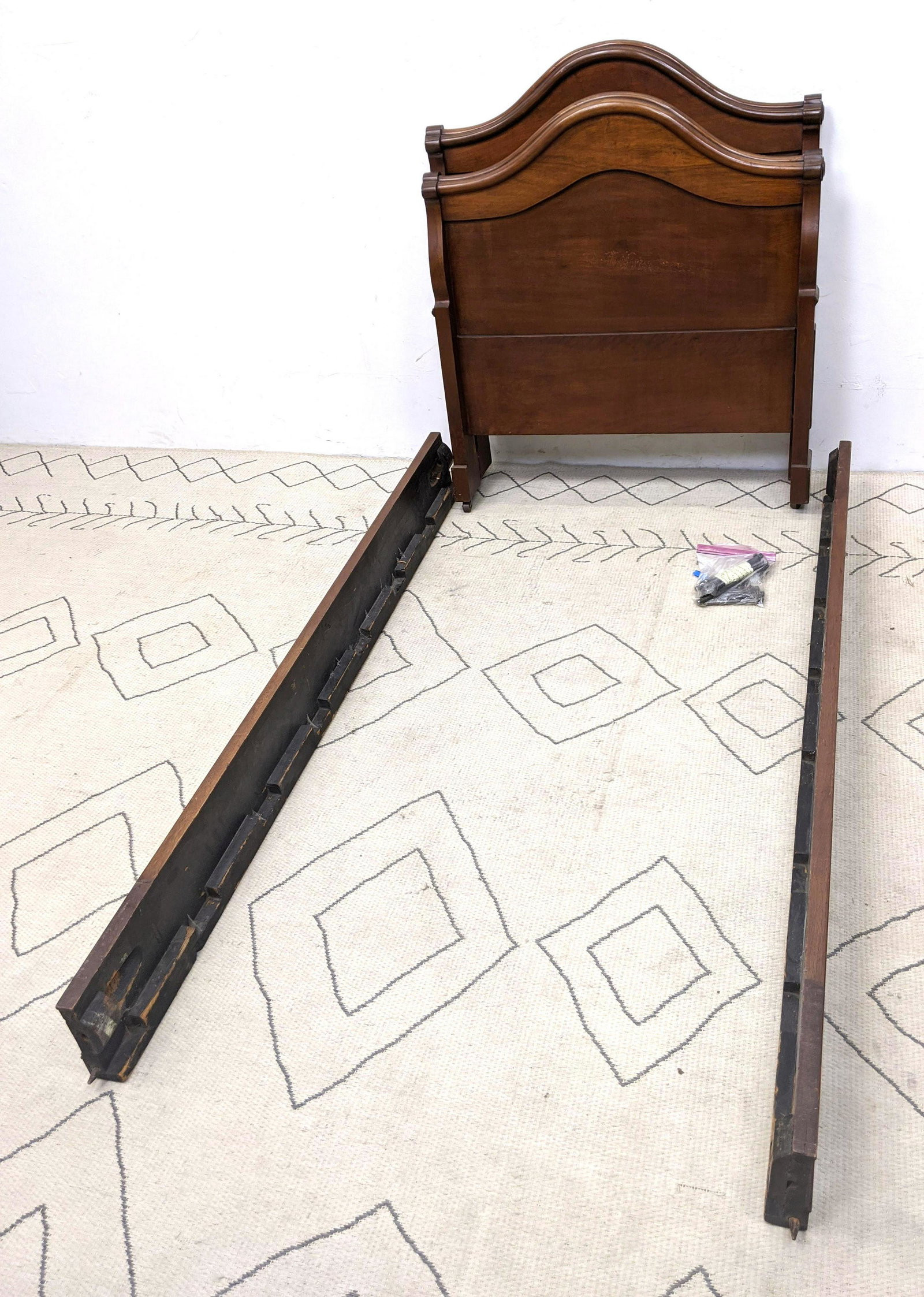 Victorian Walnut Single Bed. (1 of 16)