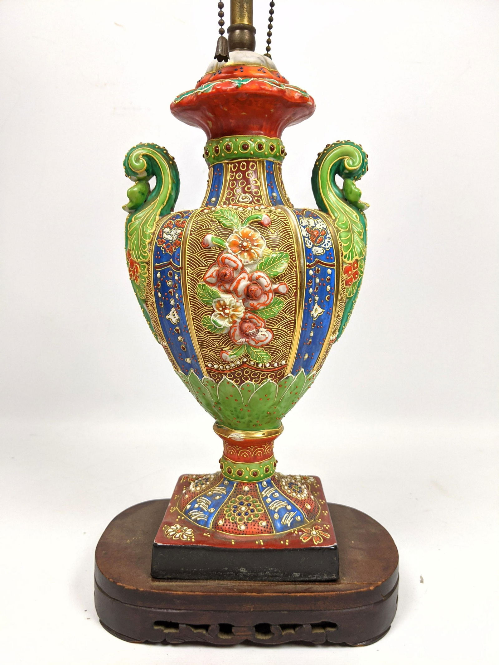 Japanese Moriage Table Lamp. (1 of 10)