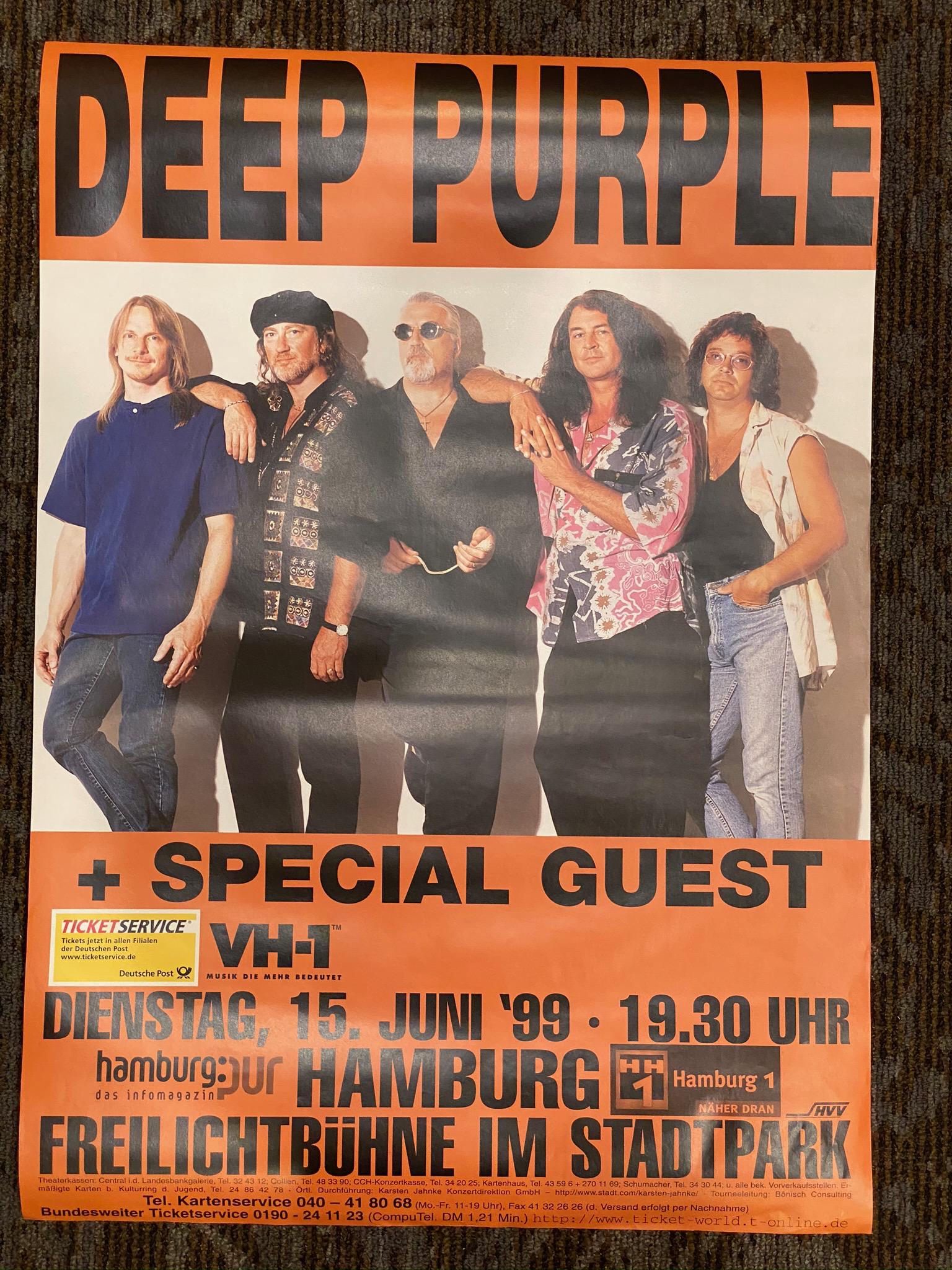 Deep Purple Hamburg Germany Venue Concert Concert Poste: Deep Purple Hamburg Germany Venue Concert Concert Poster -- Dimensions: H: 33 x 23 1/4 inches --- Bidding note: We will be attempting to close these items at a rate of 2 items per minute. Due to possi