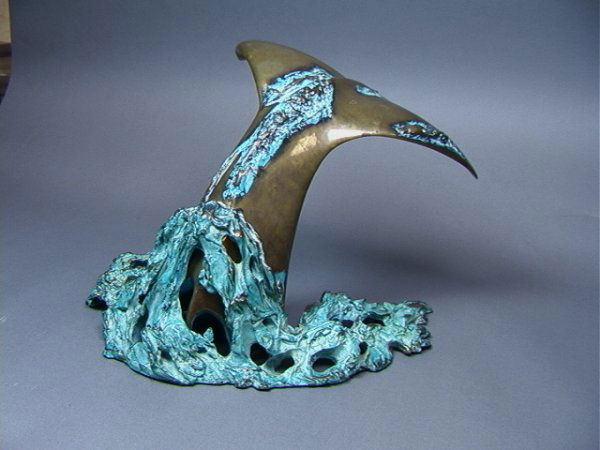 BOB BENNETT Ltd Edition Bronze DIVING WHALE Sculp: BOB BENNETT Ltd Edition Bronze DIVING WHALE Sculpture. Green Patina Water with polished bronze whale tail. Signed 36/50 and dated 88. Dimensions: H: 10.5 inches: W: 16 inches: D: 14.5 inches Condition