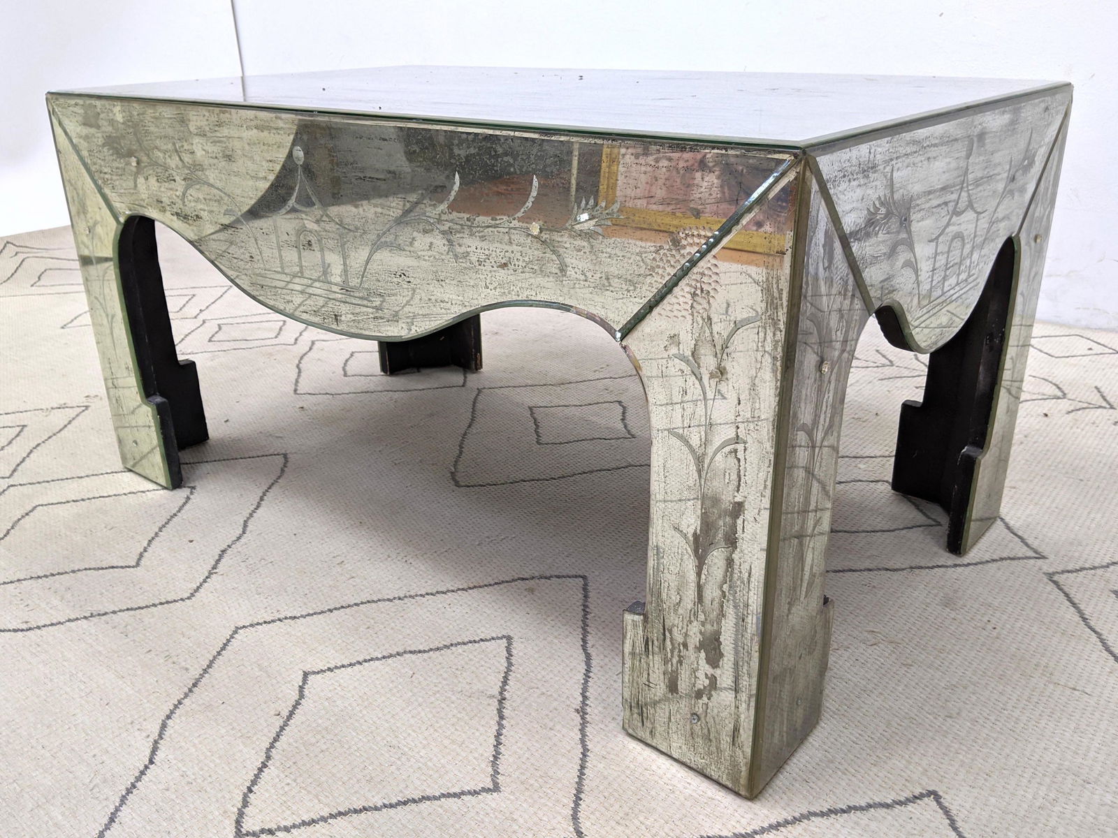 Designer Mirrored Cocktail Coffee Table. Scalloped Skir (1 of 16)