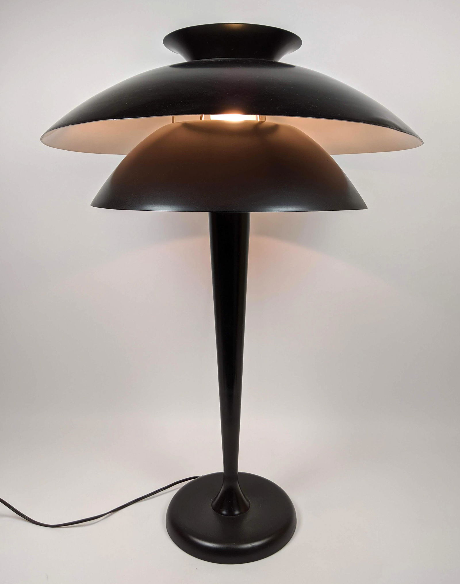 Mid Century Modern Poulsen Style Table Lamp. unmarked. (1 of 12)