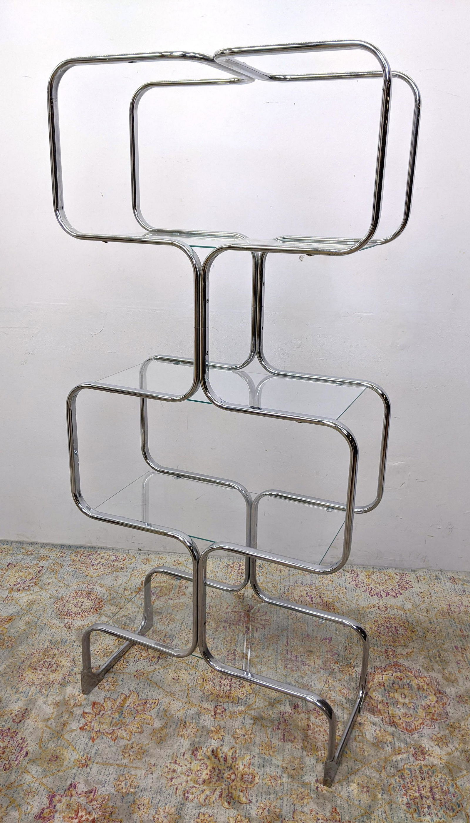 Mid Century Modern Chrome and Glass Etagere Shelf Unit. (1 of 14)