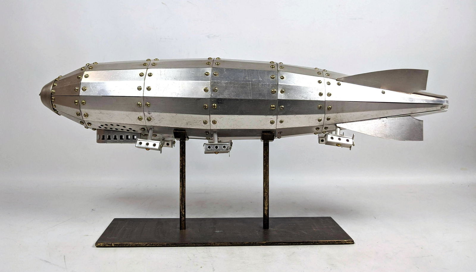 RESTORATION HARDWARE Steampunk Zeppelin Sculpture. Stai (1 of 12)