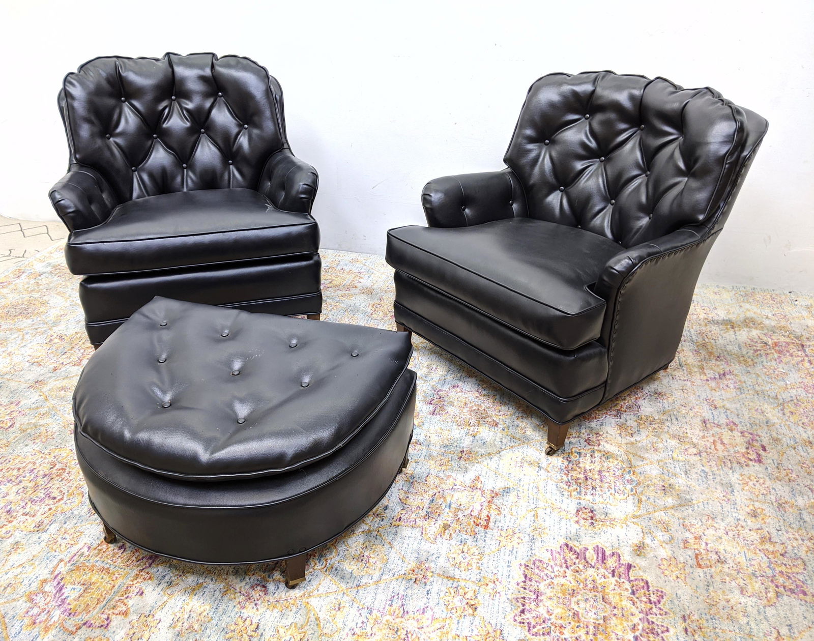 3pcs Set. Pait Tufted Lounge Chairs and Curved Ottoman. (1 of 19)