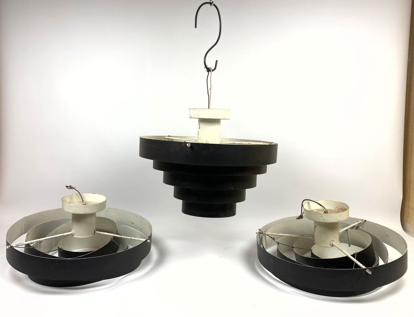 3pc FELDMAN Black Louver Hanging Pendant Lights. Gradua (1 of 13)