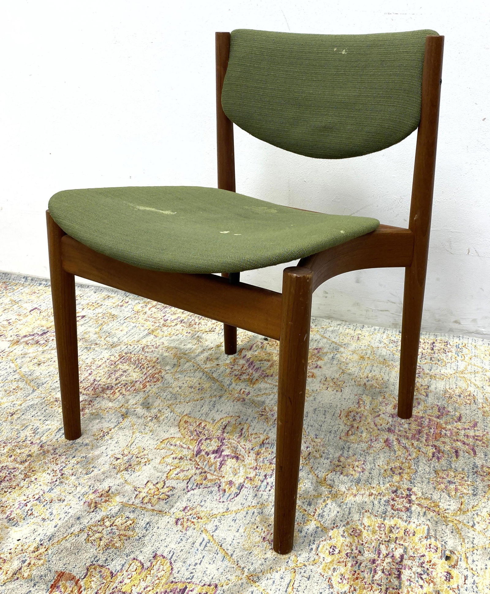 FINN JUHL Danish Teak Side Chair. Bowed Side Skirt on E (1 of 12)