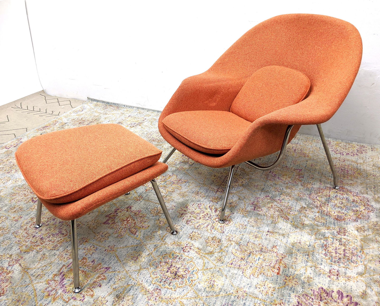 Eero Saarinen Style Womb Chair and Ottoman. Unmarked un (1 of 17)
